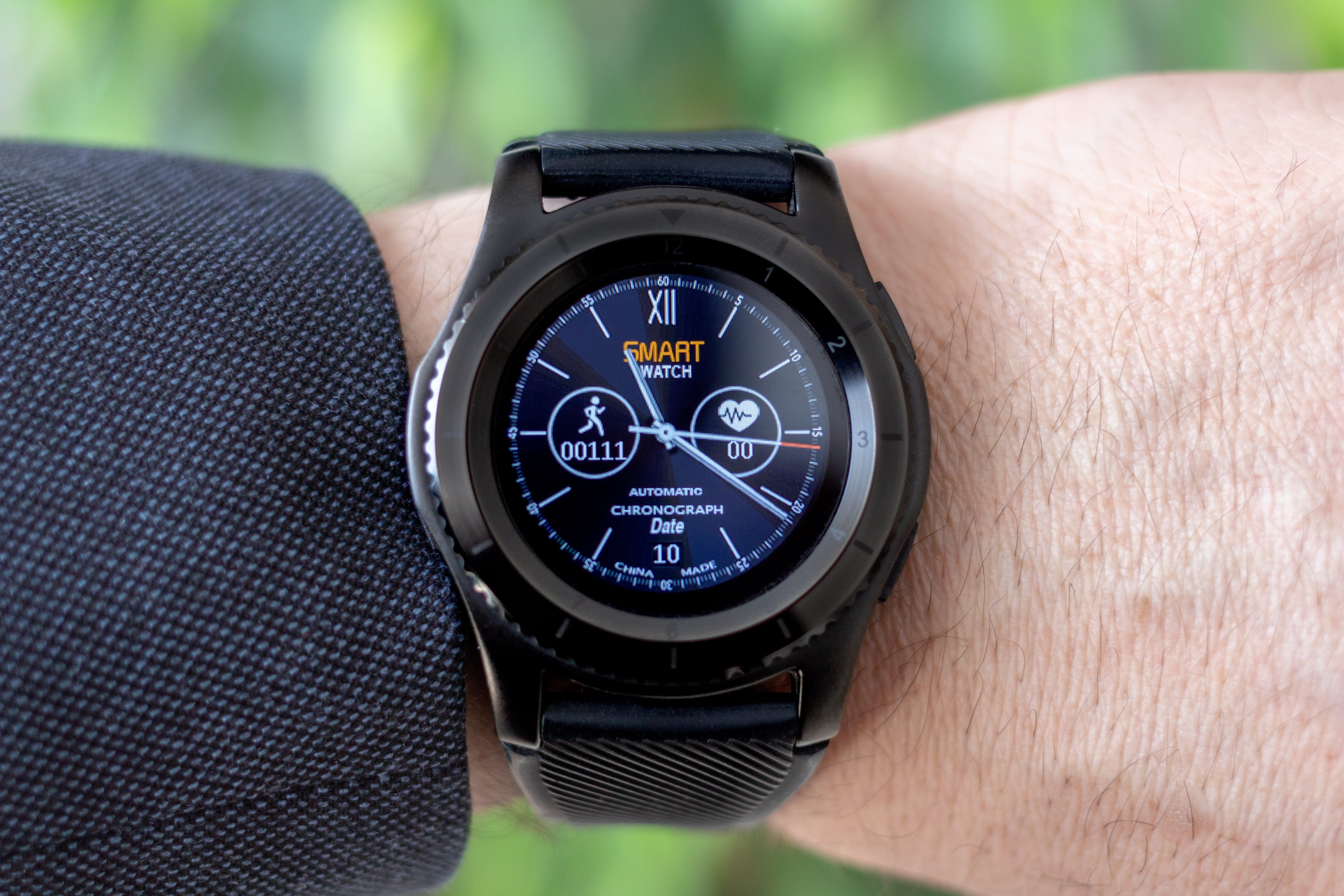 focus on foreground, style, heart rate monitor, technology, body part, clock shield, wristwatch, wrist, sport, close-up, hand, pedometer, human limb, measurement of time, HD Wallpaper