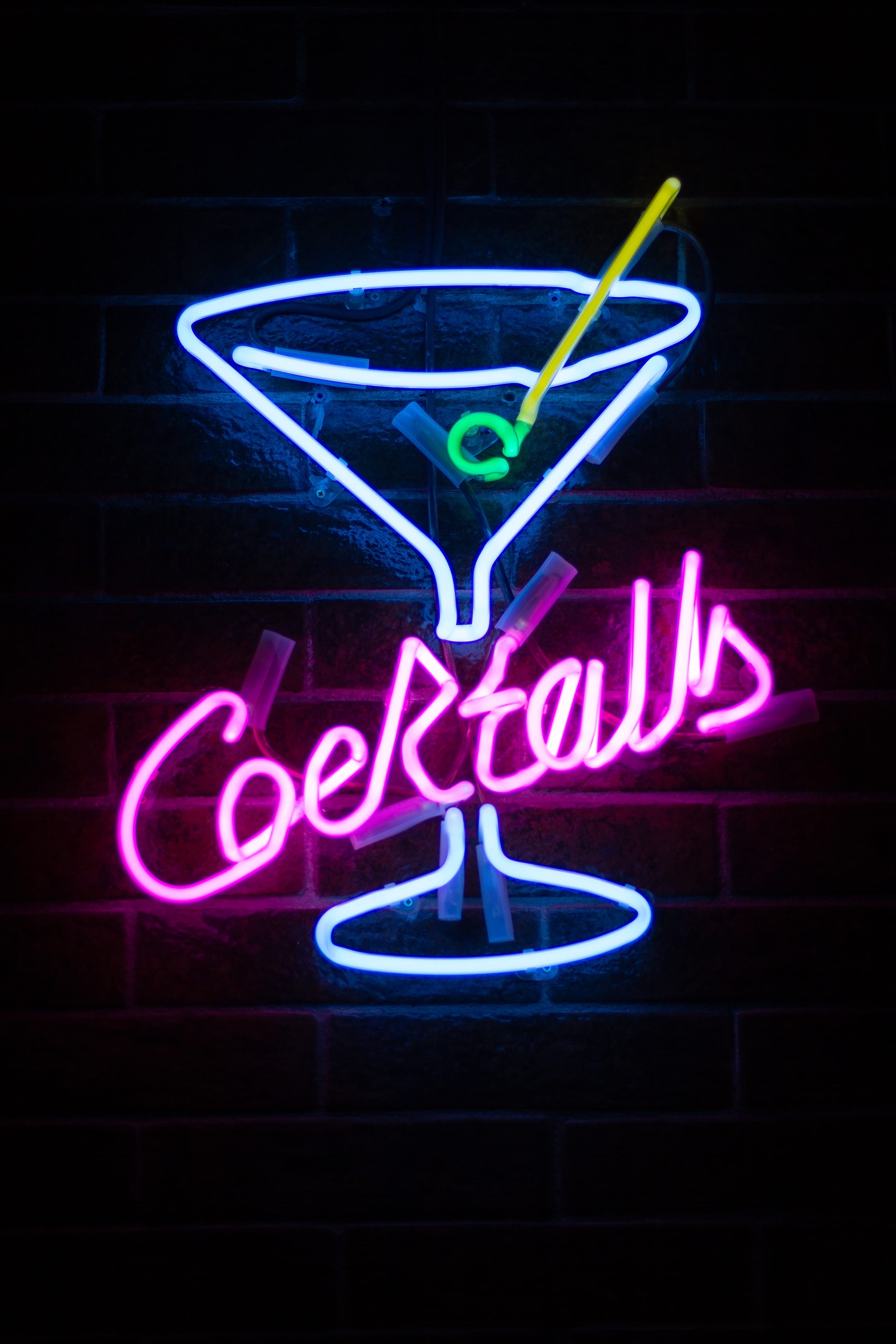 flugelhorn, apparel, studio shot, brass section, night club, neon, led, lighting equipment, black background, light, cocktail, restaurant, creativity, glowing, Phone HD Wallpaper