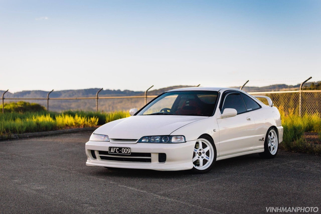 country, JDM, outdoors, day, travel, landscape, no people, sky, sunlight, plant, grass, mode of transportation, transportation, horizon, 720P, car, clear sky, HD Wallpaper