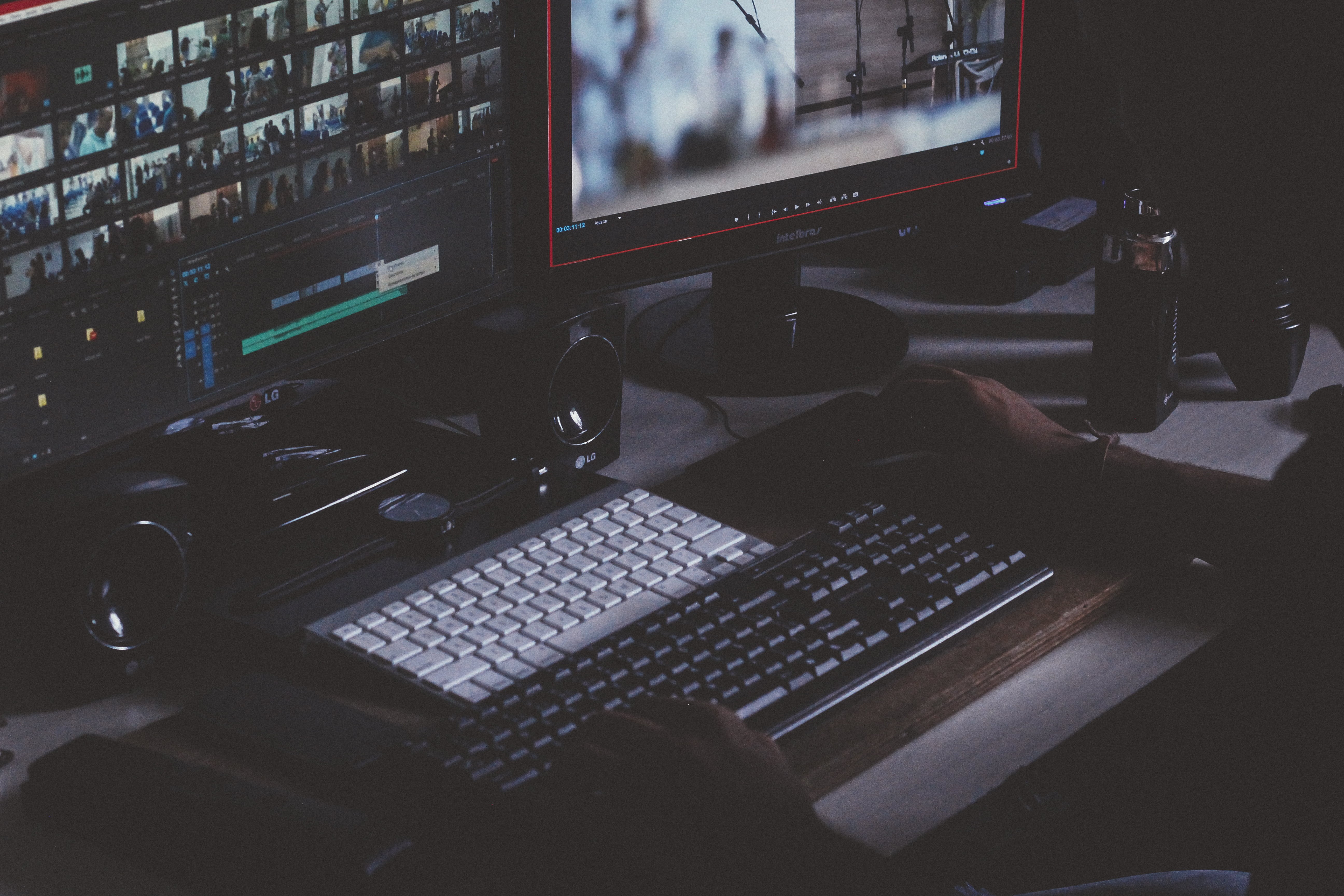 work space, 5K, shadow, computer Monitor, work station, communication, no people, business, keyboard, table, computer, screen, keyboards, internet, adult, HD Wallpaper