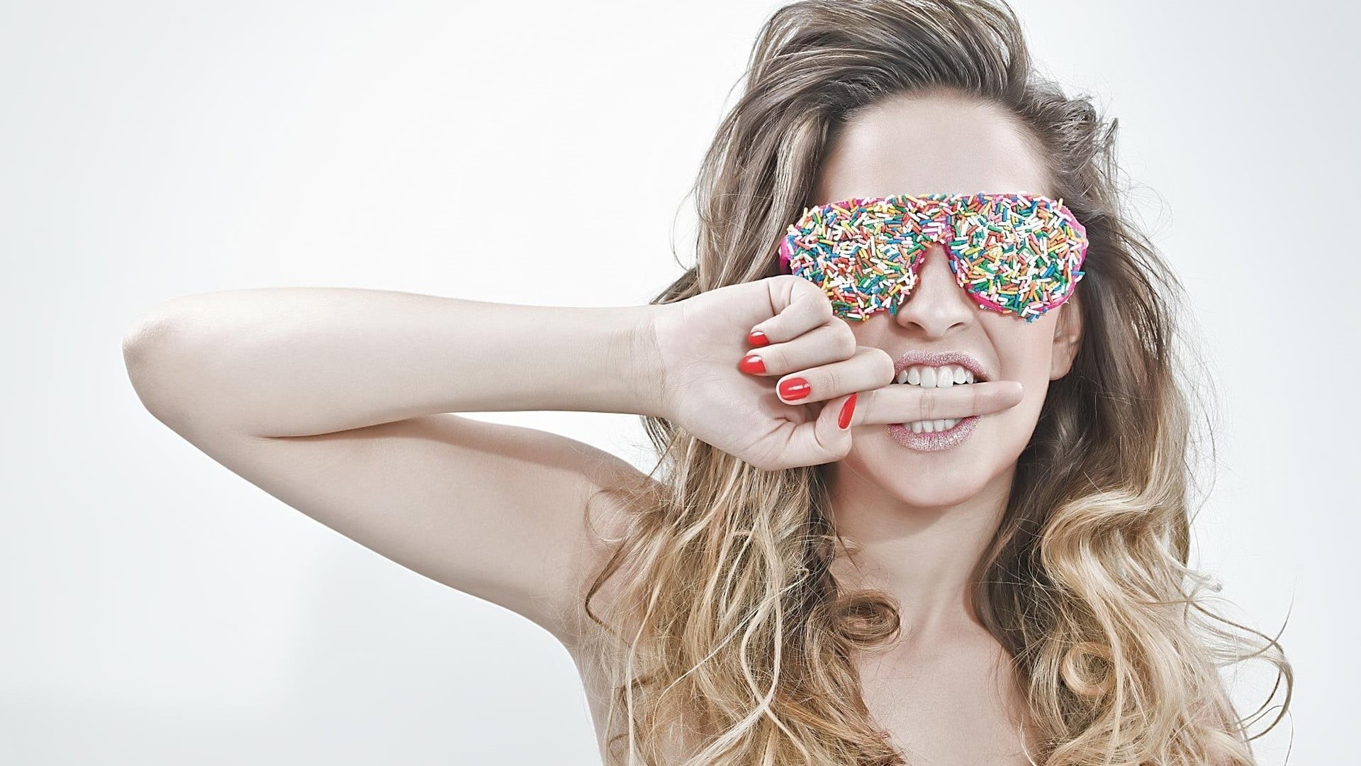 beauty, hair, hand, smiling, happiness, body part, human body part, hairstyle, multicolored, headshot, women, teeth, 1080P, one person, studio shot, long hair, HD Wallpaper