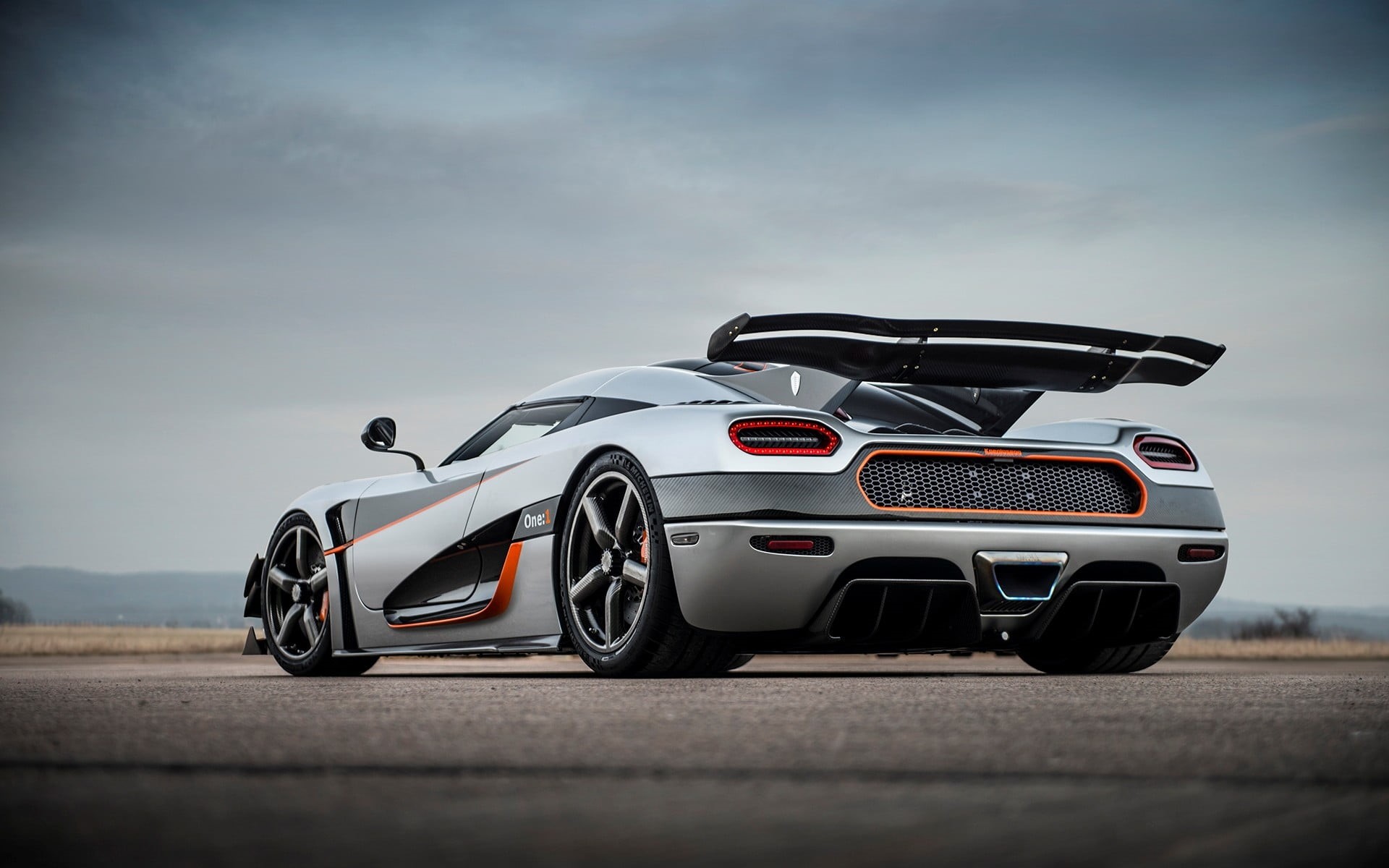 1080P, racecar, die, professional sport, cast, model, cloud - sky, sky, Koenigsegg Agera One:1, motorsport, black, sport, competition, luxury, speed, land vehicle, HD Wallpaper