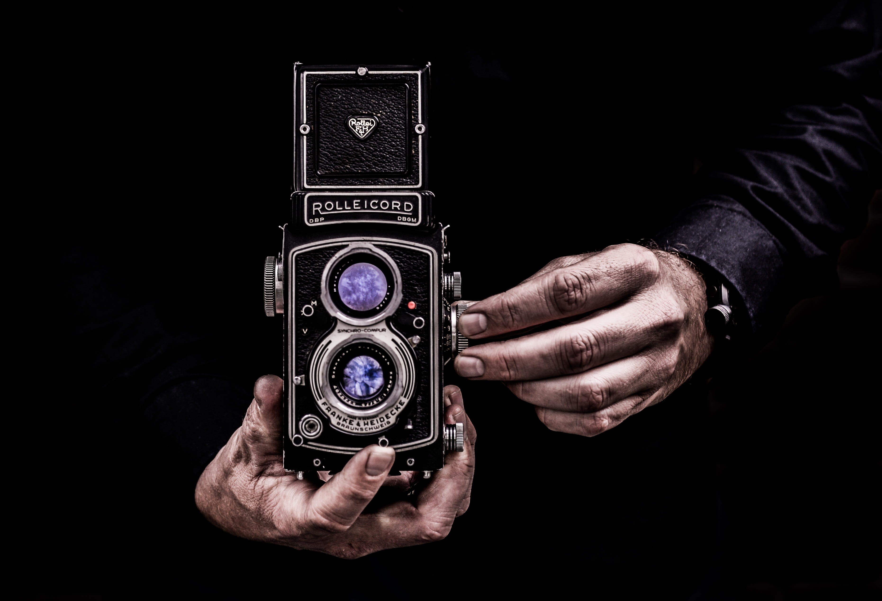 hand, holding, human limb, human body part, camera - photographic equipment, photographer, one person, looking at camera, negative, photography themes, HD Wallpaper
