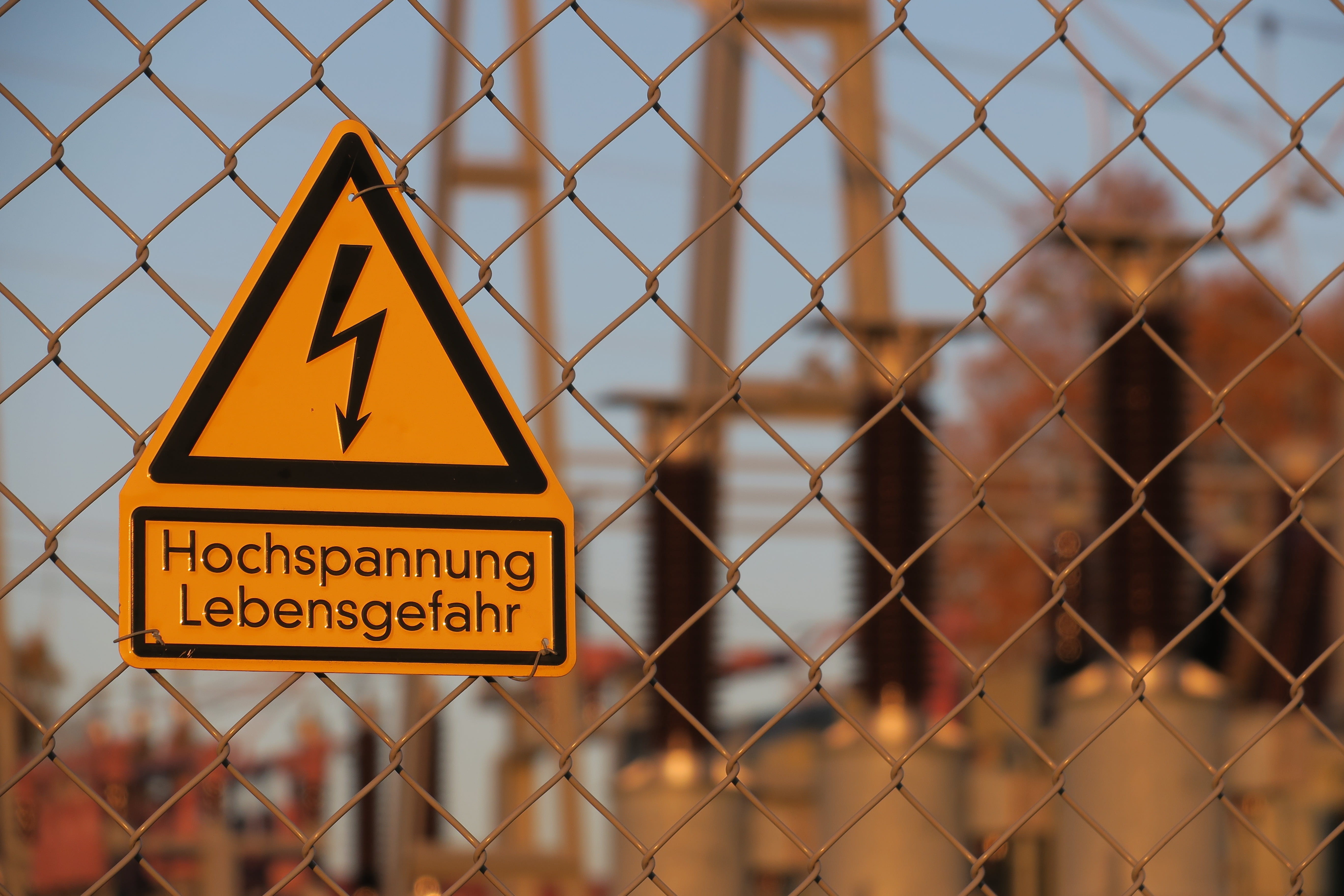 dangerous, chainlink fence, day, danger of death, energy, communication, boundary, transmission, security, transformer, metal, sign, fence, protection, HD Wallpaper