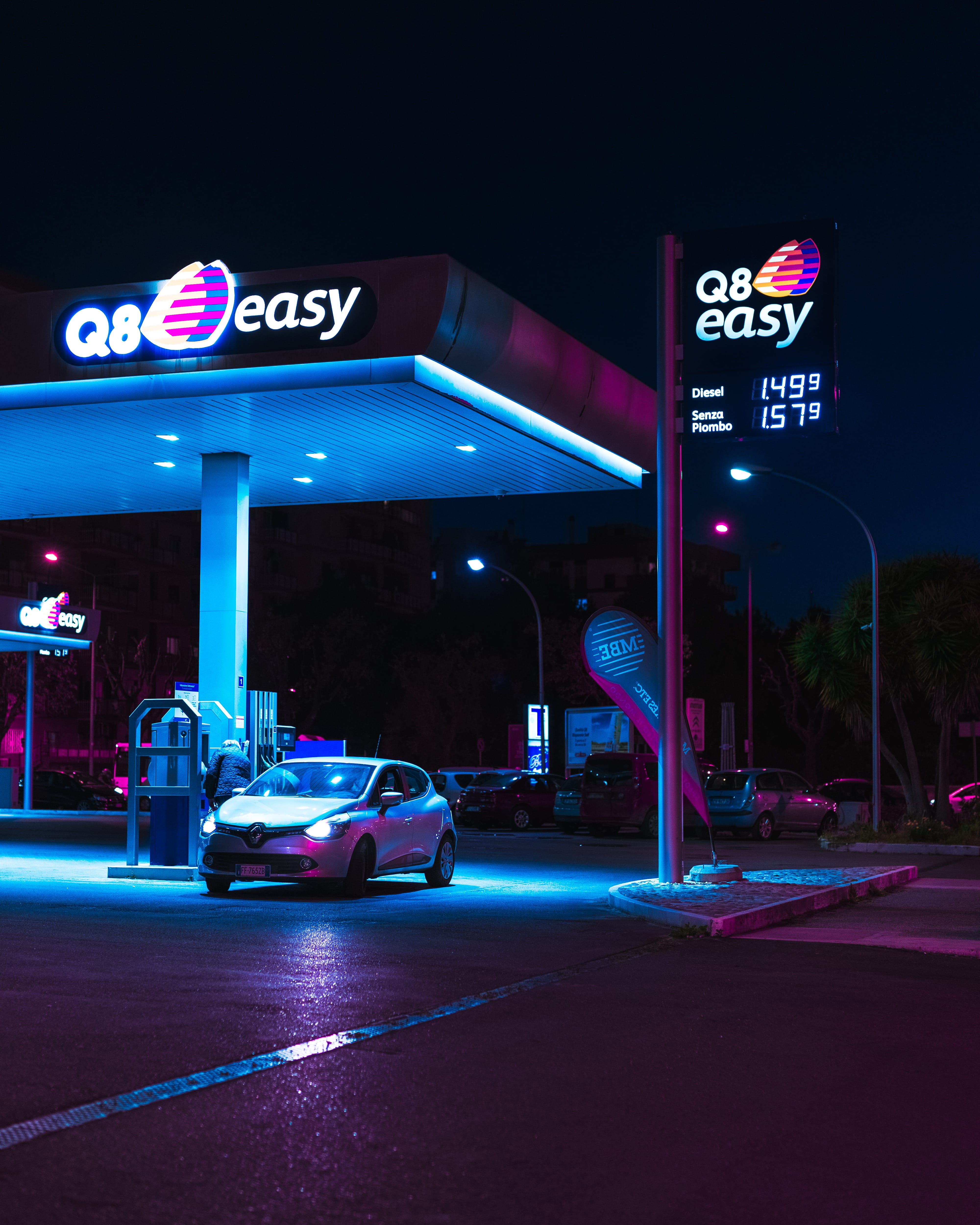 4K, built structure, q, station, no people, motor vehicle, illuminated, night, street, refueling, sign, architecture, road, car, communication, text, city, Phone HD Wallpaper