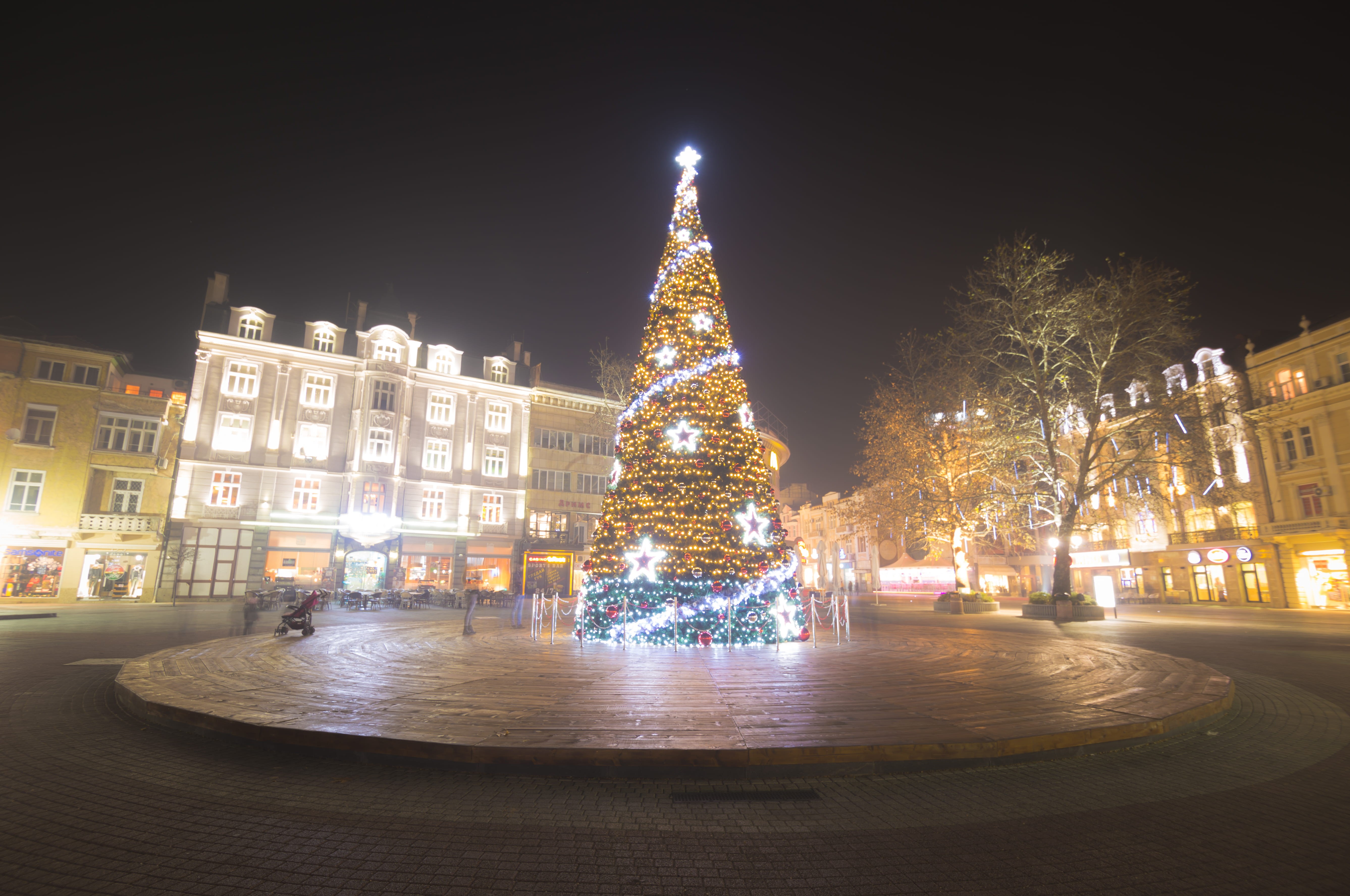 christmas tree, no people, outdoors, plant, decoration, christmas lights, dark, celebration, tree, winter, 5K, light, night, architecture, lights, street, HD Wallpaper