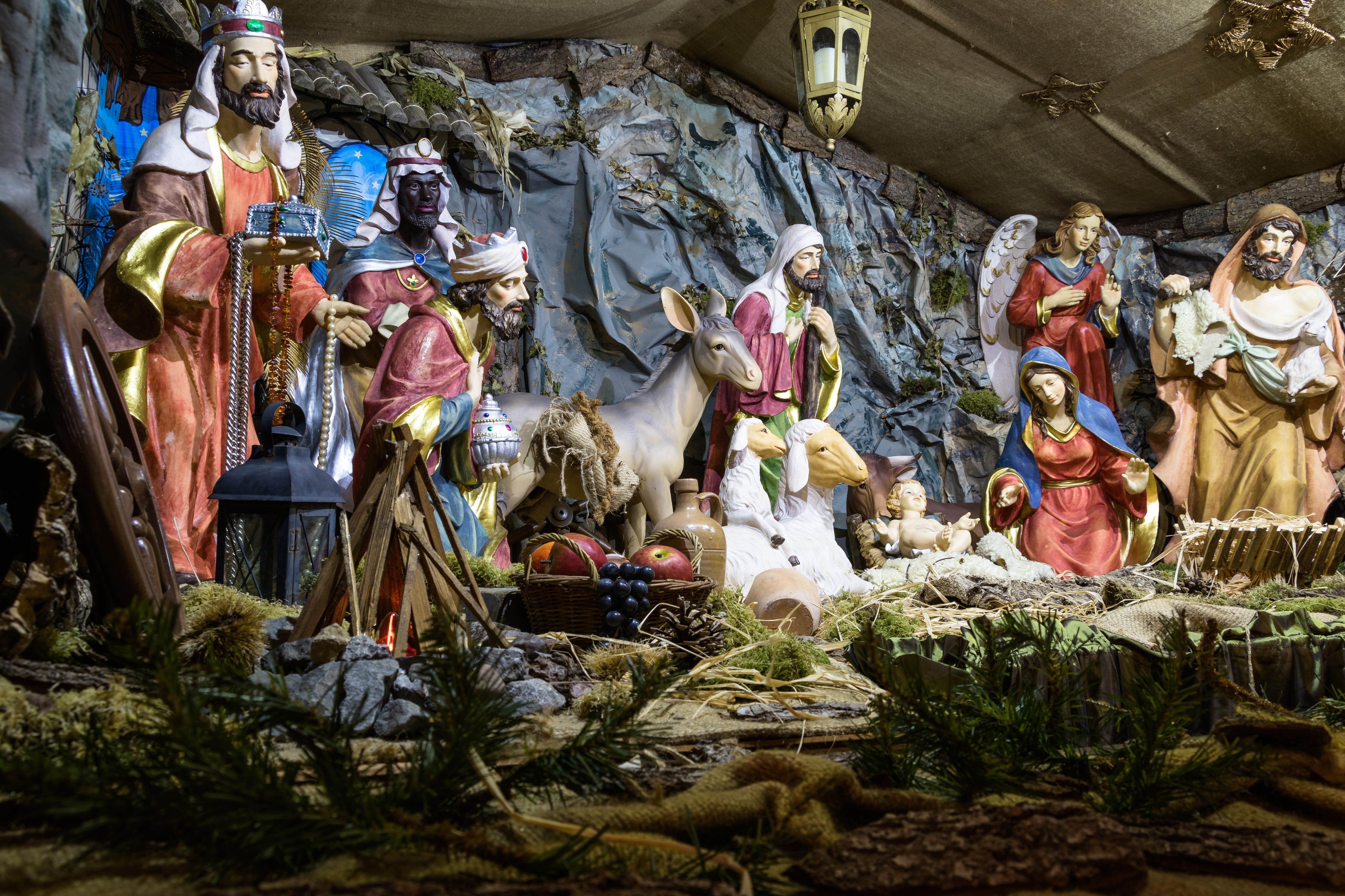 christ child, father christmas, belief, built structure, craft, religion, no people, female likeness, nativity scene, christmas, crib, santon, christmas eve, HD Wallpaper