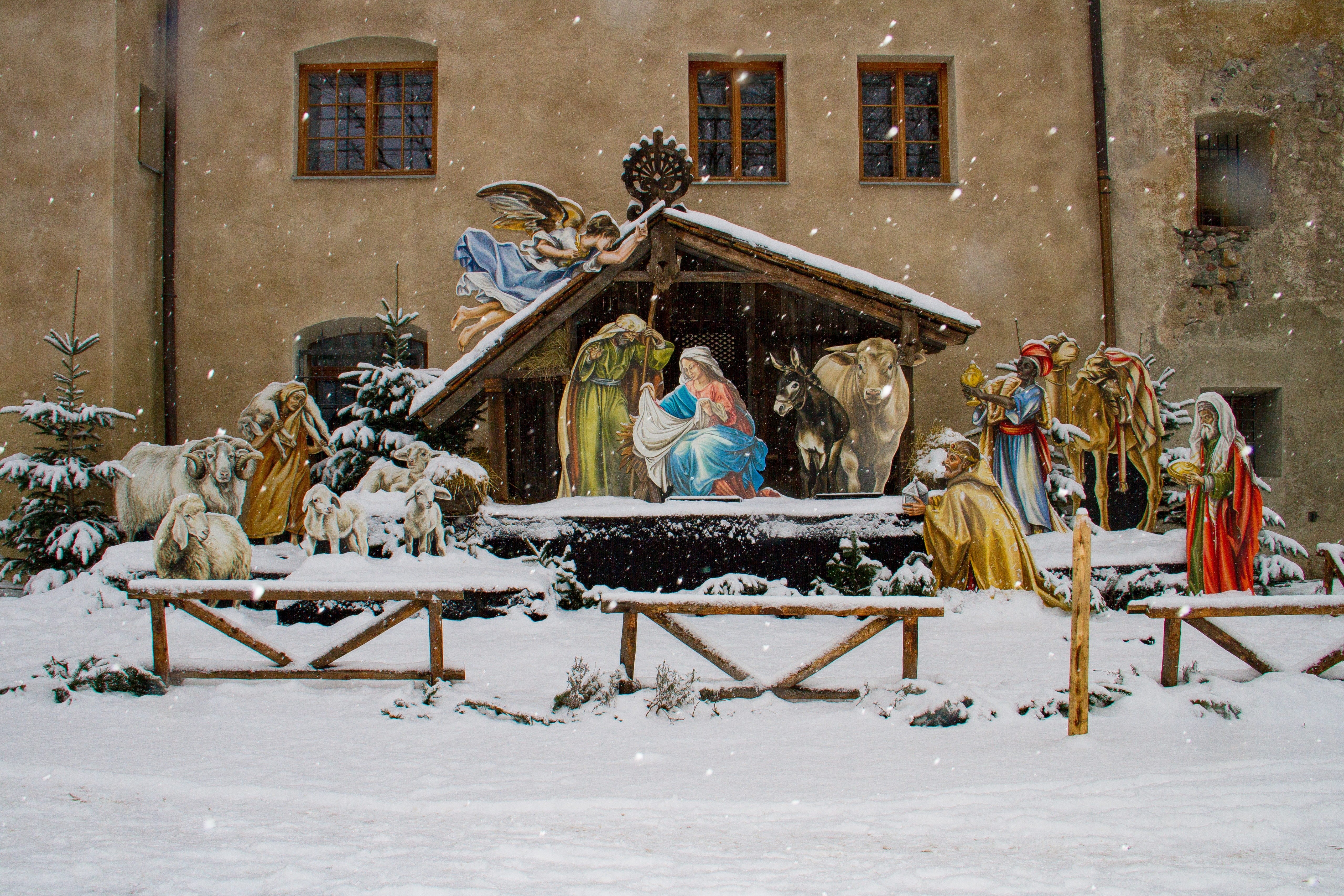 christmas story, kitzbühel, representation, adult, nativity, day, religion, snowing, winter, statue, architecture, austria, outdoors, cold temperature, HD Wallpaper