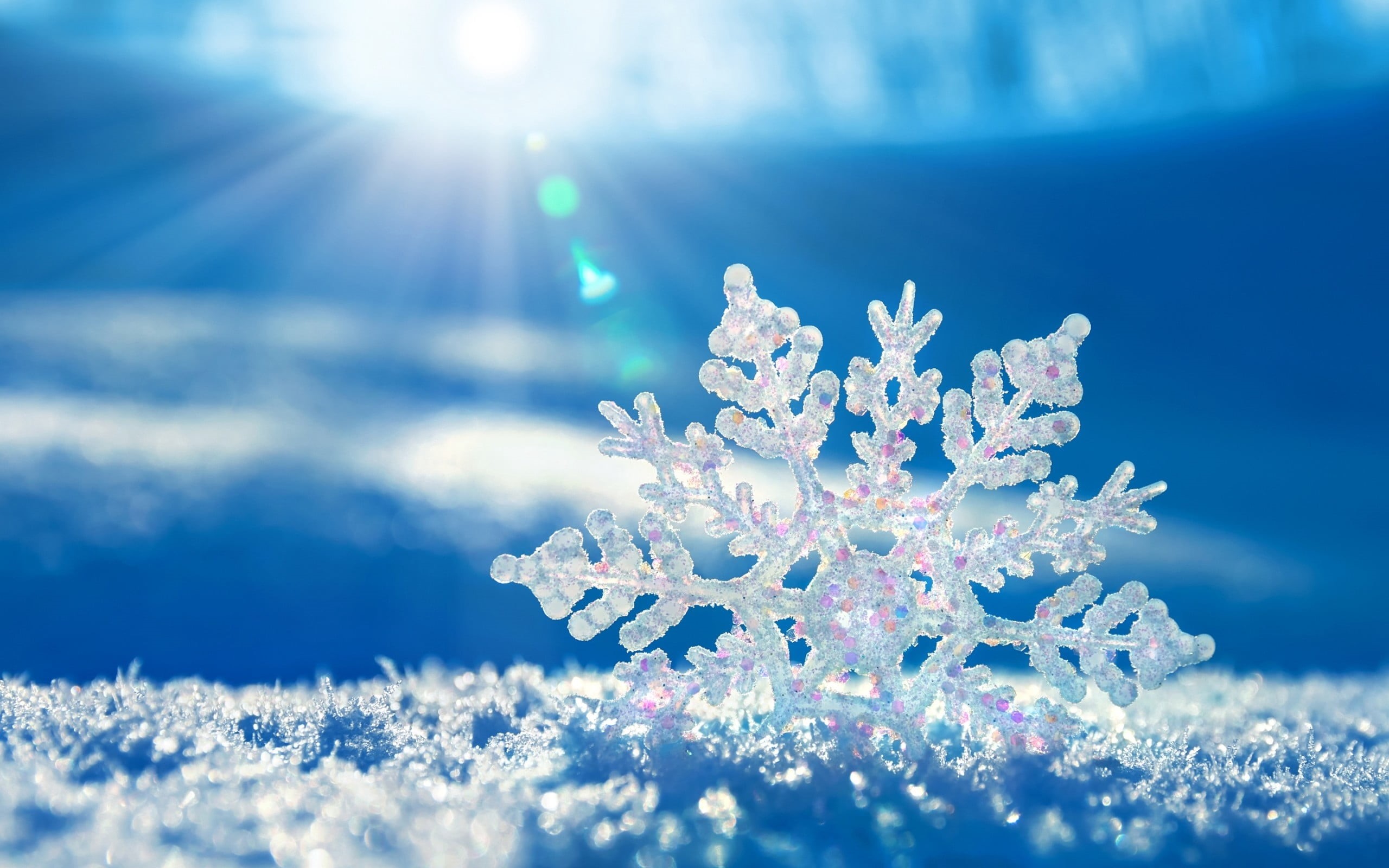 holiday, brightly lit, year, ice, sunbeam, white, close-up, vulnerability, cold temperature, new Year, shape, frost, abstract, crystal, decoration, lens flare, HD Wallpaper