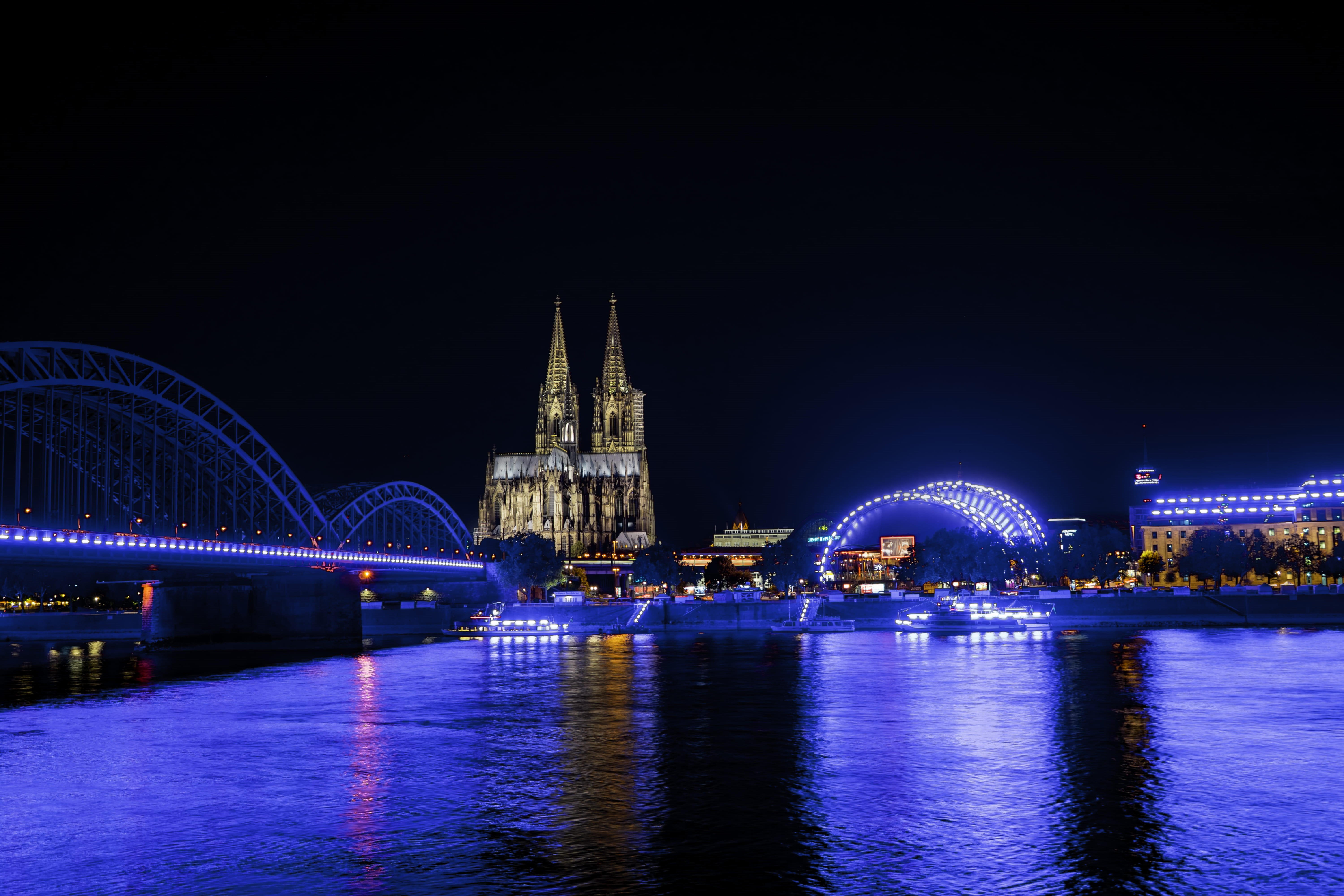 germany, ferris wheel, building exterior, amusement park, government, building, connection, cityscape, city, illuminated, bridge, night, cologne, outdoors, HD Wallpaper