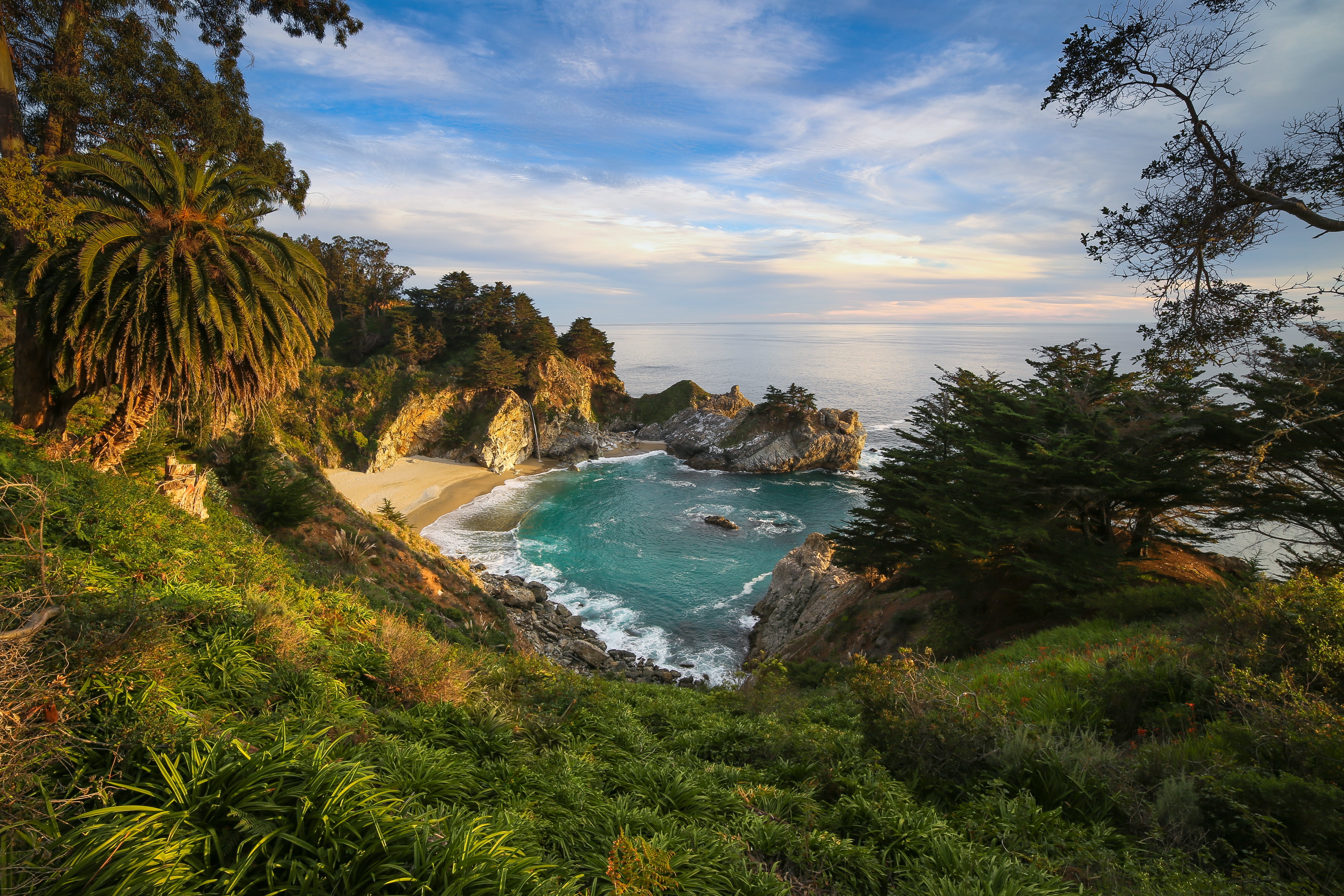 McWay Falls, Pacific Ocean, landscape, rock formation, ocean, scenics, rock, skies, nature, waterfall, Rokinon, Cove, white skies, coastline, white, golden hour, HD Wallpaper