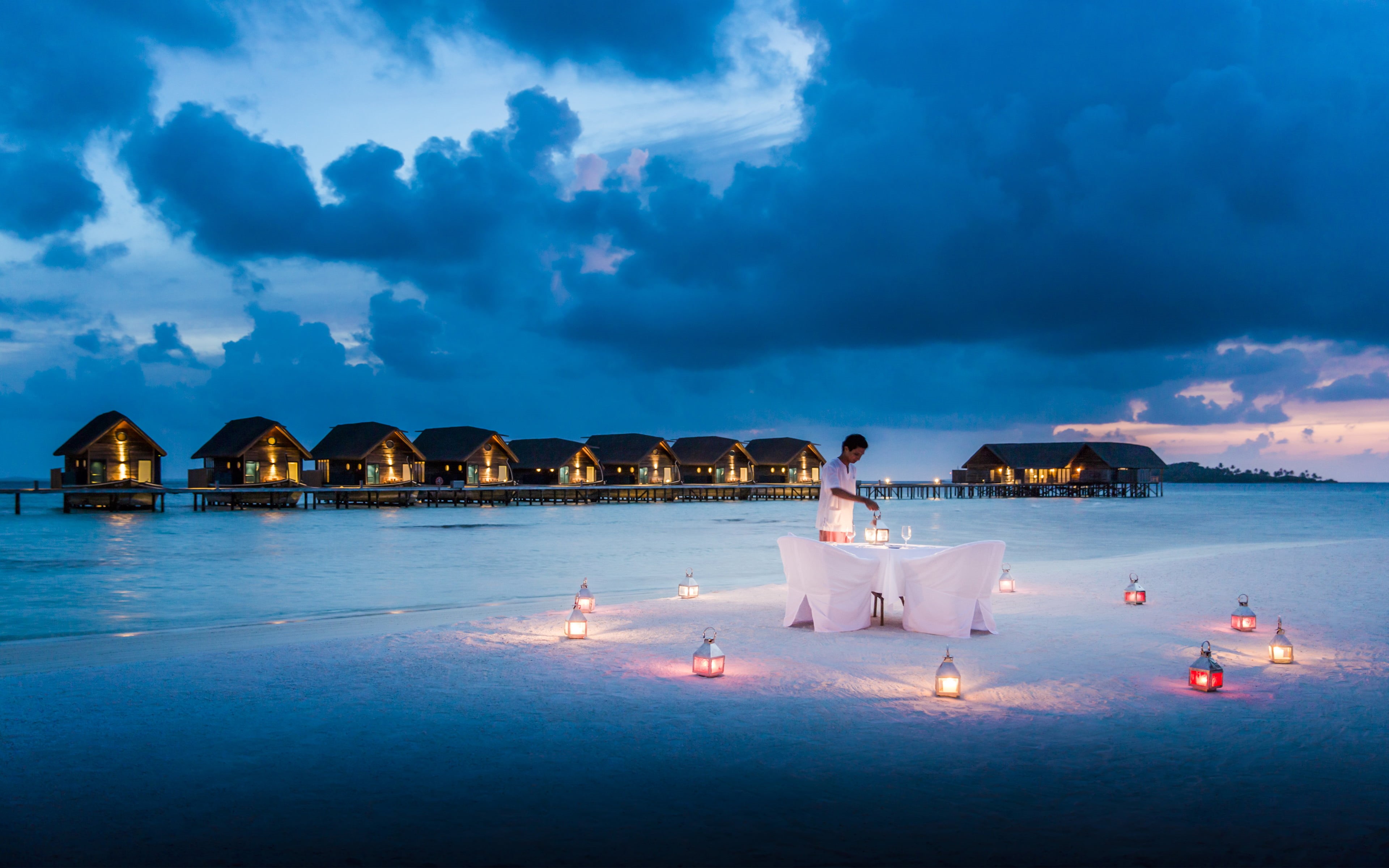 illuminated, real people, sky, cloud - sky, 4K, adult, island, romantic, outdoors, sea, water, hd, luxury, lifestyles, women, dinner, cocoa, candlelit, HD Wallpaper