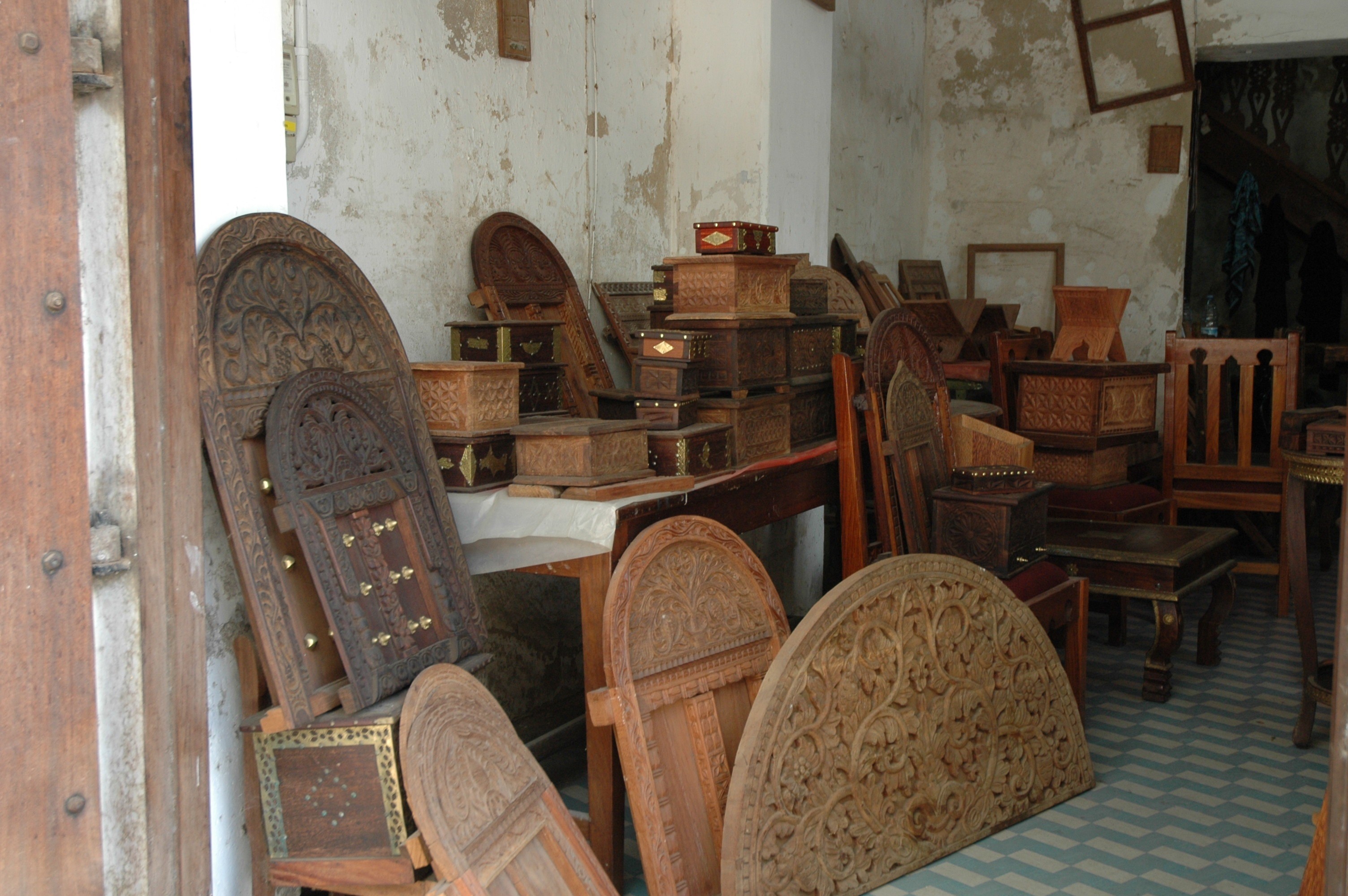 2K, history, woodcarving, old, door, architecture, the past, no people, building, wood - material, obsolete, workshop, zanzibar, chair, day, indoors, furniture, HD Wallpaper