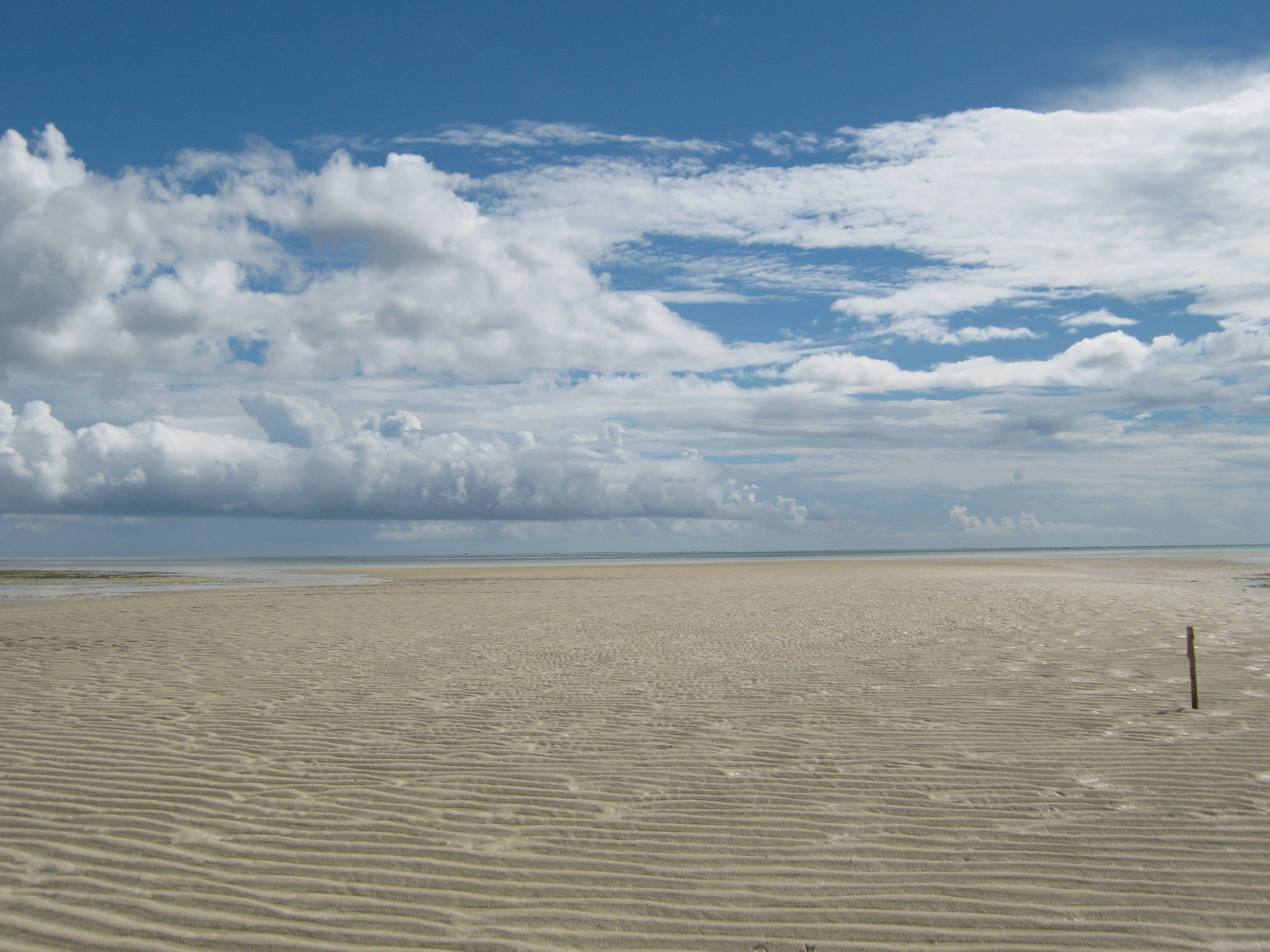 nature, non-urban scene, relaxation, beauty in nature, sand, hot, sky, background clouds, no people, peace, blue, waves, summer, horizon, vista, land, water, HD Wallpaper