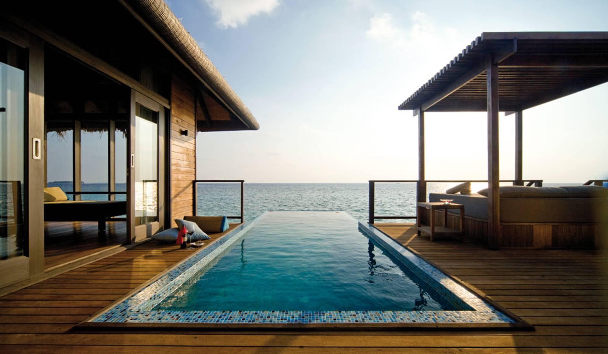 bungalow, maldives, blue, water, coco, swimming, palm, holiday, island, atoll, lagoon, resort, paradise, deck, jacuzzi, 1080P, HD Wallpaper