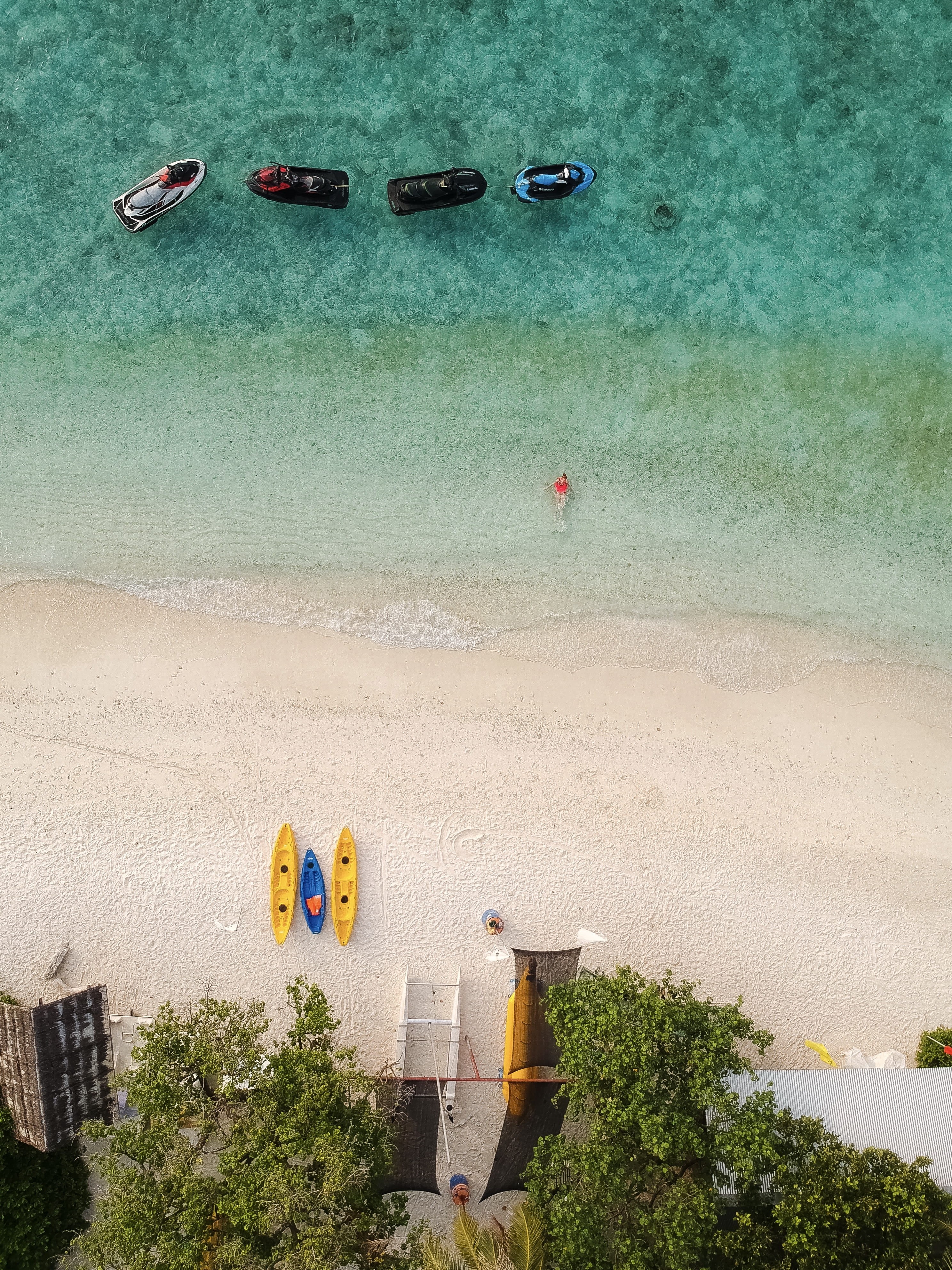 kayaks, drone, sea, jetski, near, beauty in nature, toy, sand, personal, boats, plant, eye, beach, s, high angle view, watercrafts, photo, tranquility, Phone HD Wallpaper