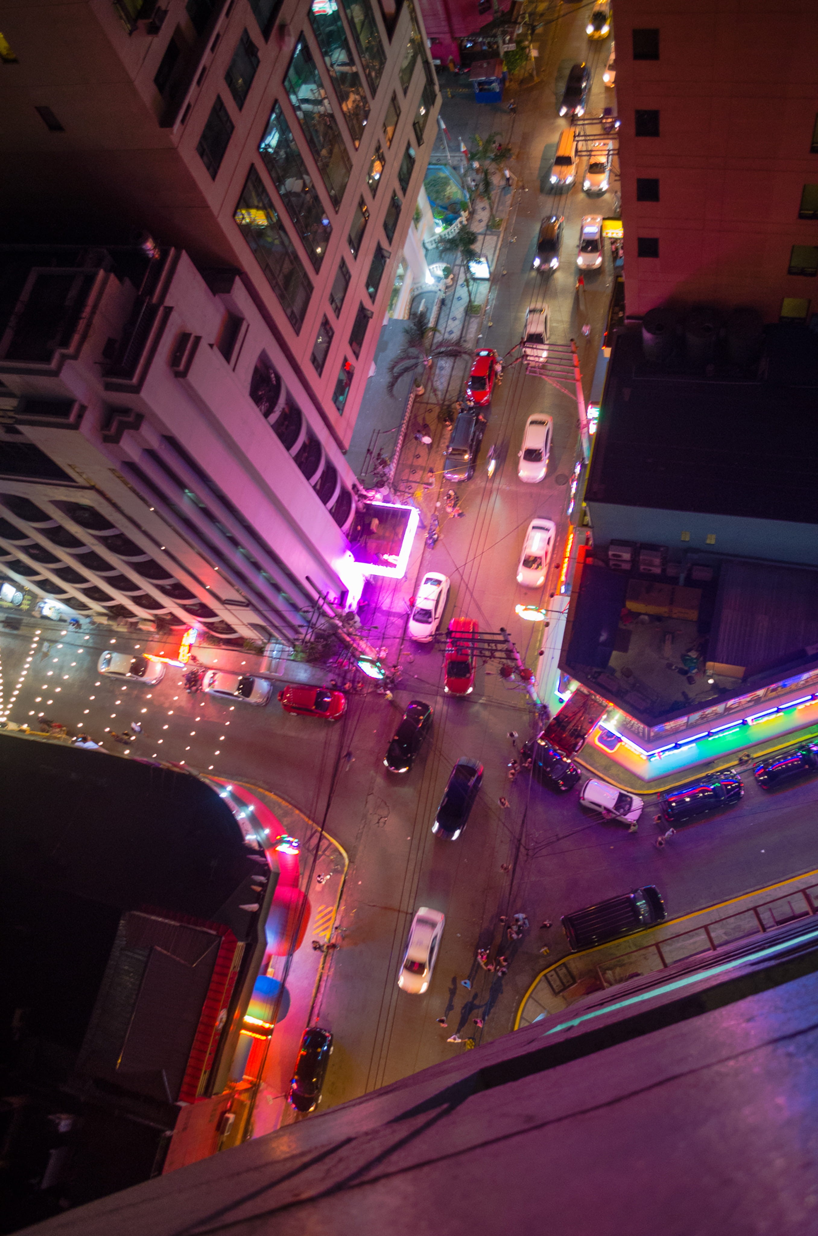 nightphotography, building, road, transportation, 4K, high angle view, city, photography, building exterior, urbanjungle, outdoors, built structure, traffic, Phone HD Wallpaper