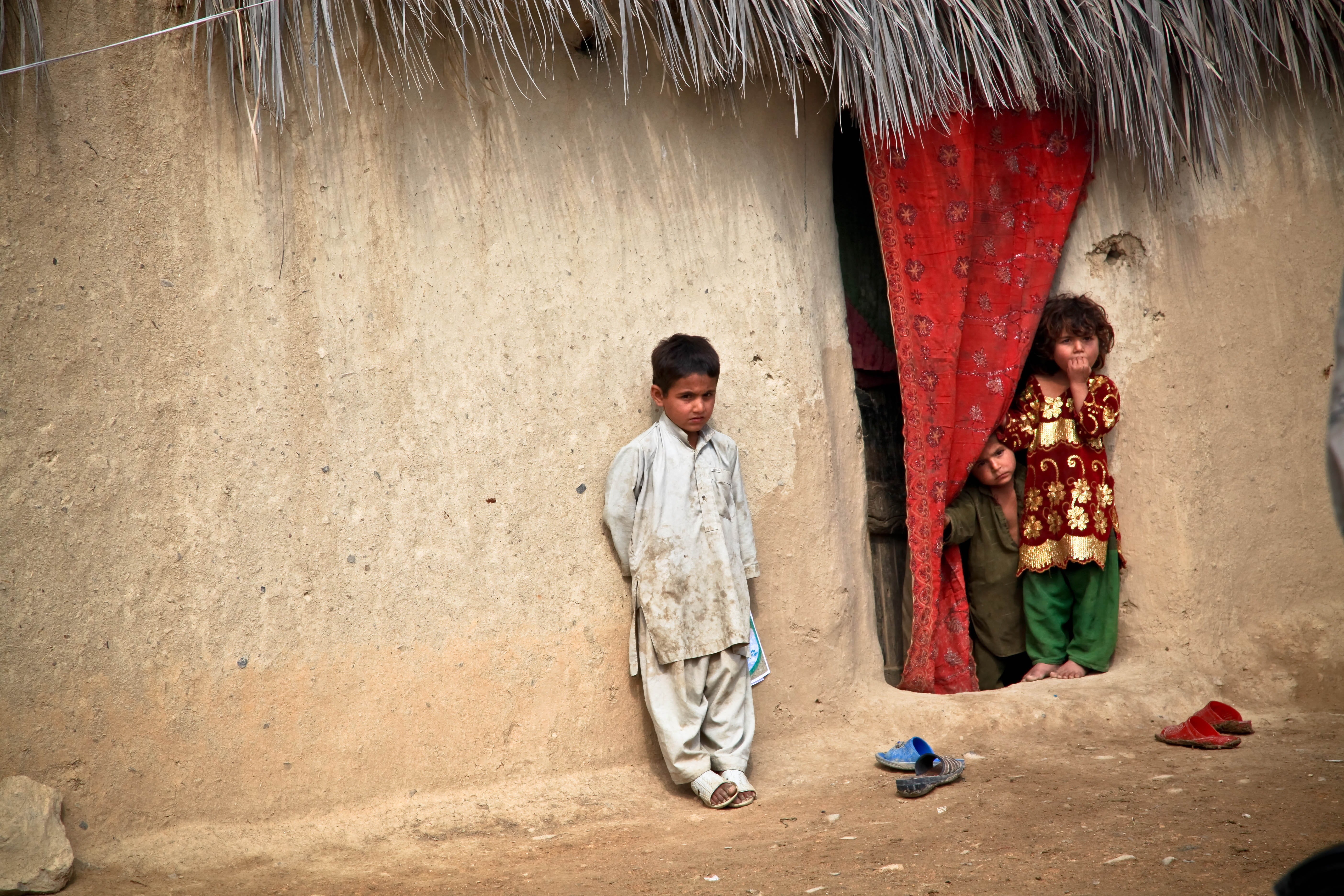 long, looking at camera, sleeve, architecture, front view, built structure, women, boy, two people, holding, afghanistan, 5K, men, children, males, people, HD Wallpaper