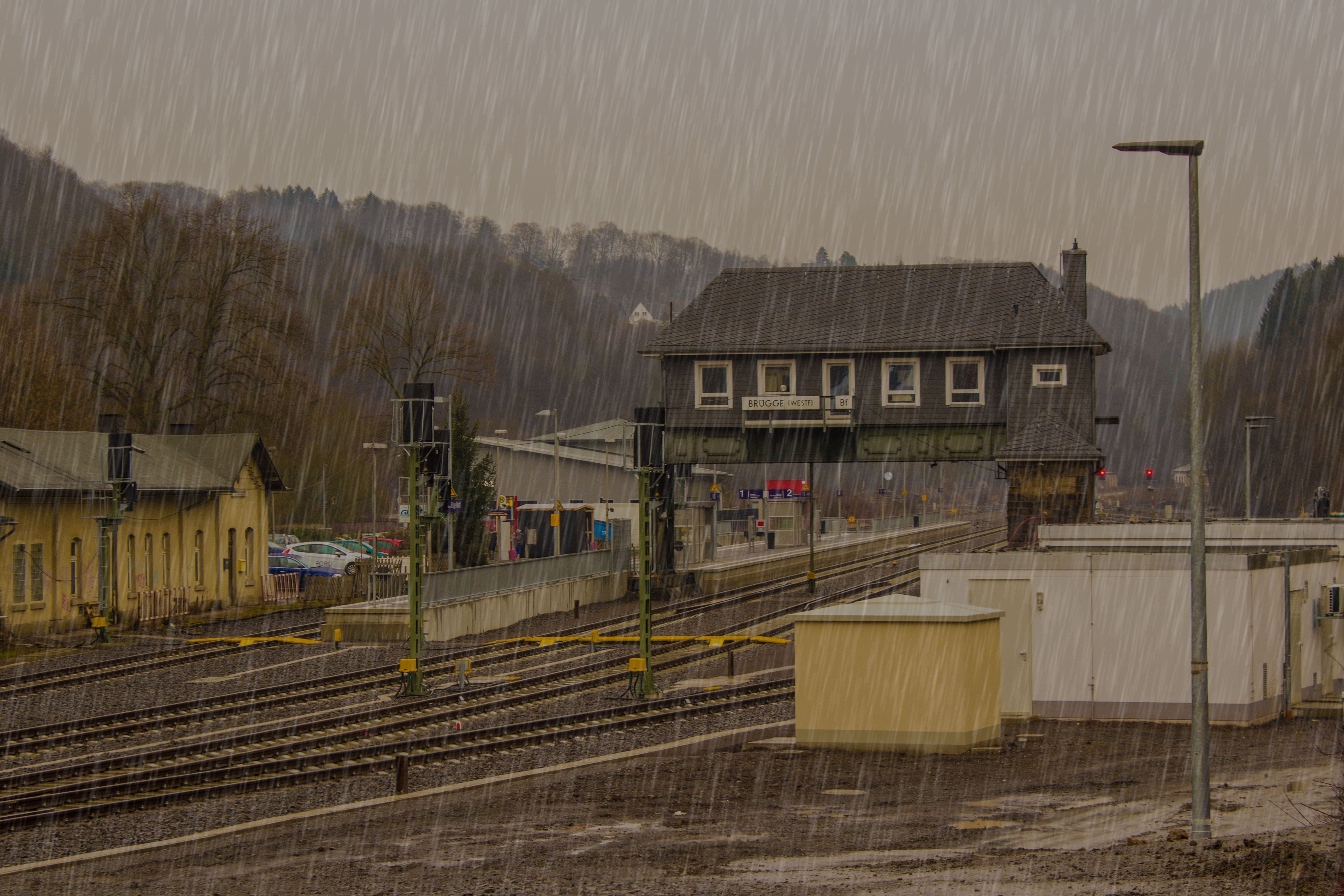 high angle view, day, transportation, express train, outdoors, mode of transportation, raining, railway, platform, residential district, sky, gleise, track, HD Wallpaper