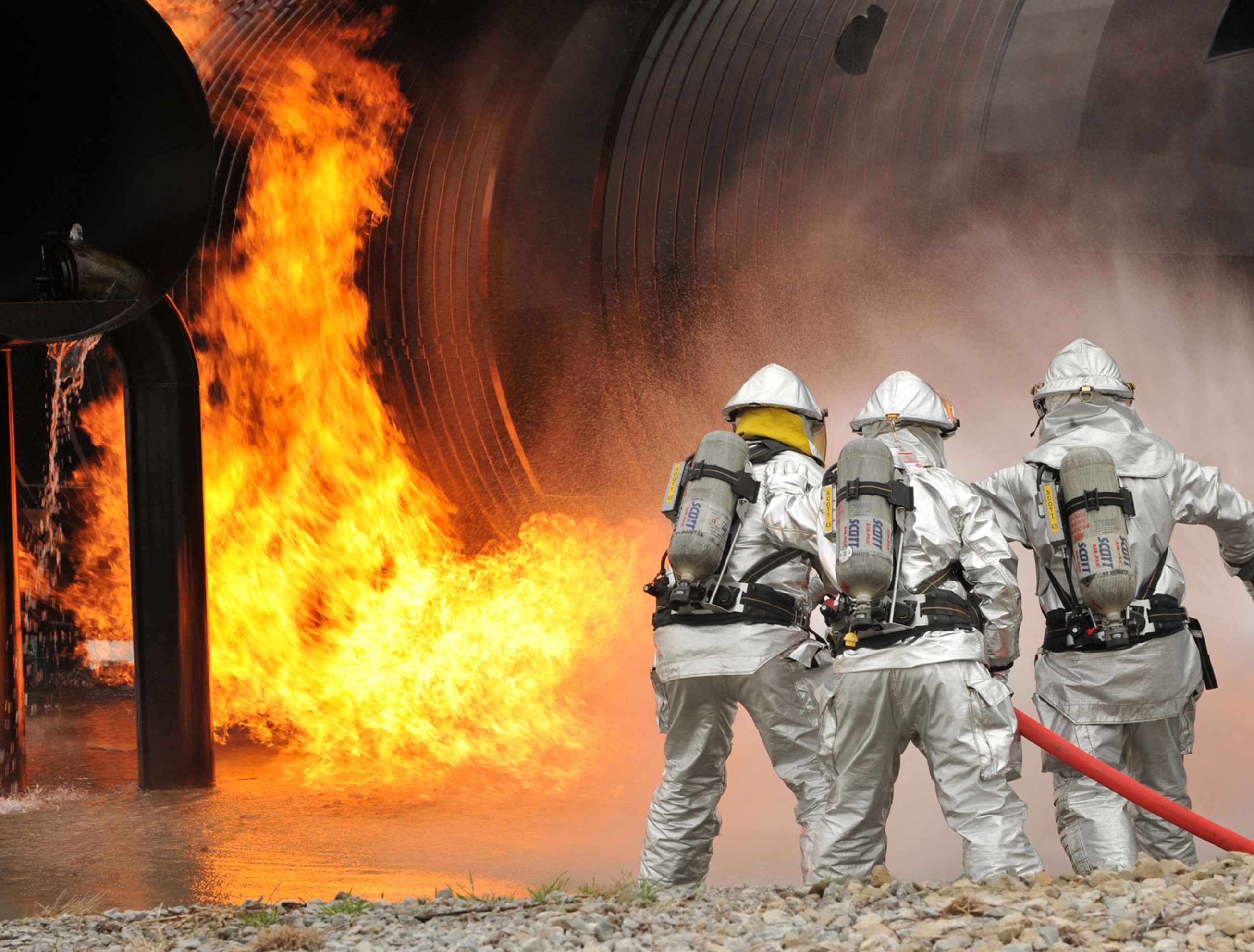 2K, spray, controlled, job, service, government, protection, danger, nozzle, live, practice, nature, protective workwear, flame, firefighters, headwear, HD Wallpaper