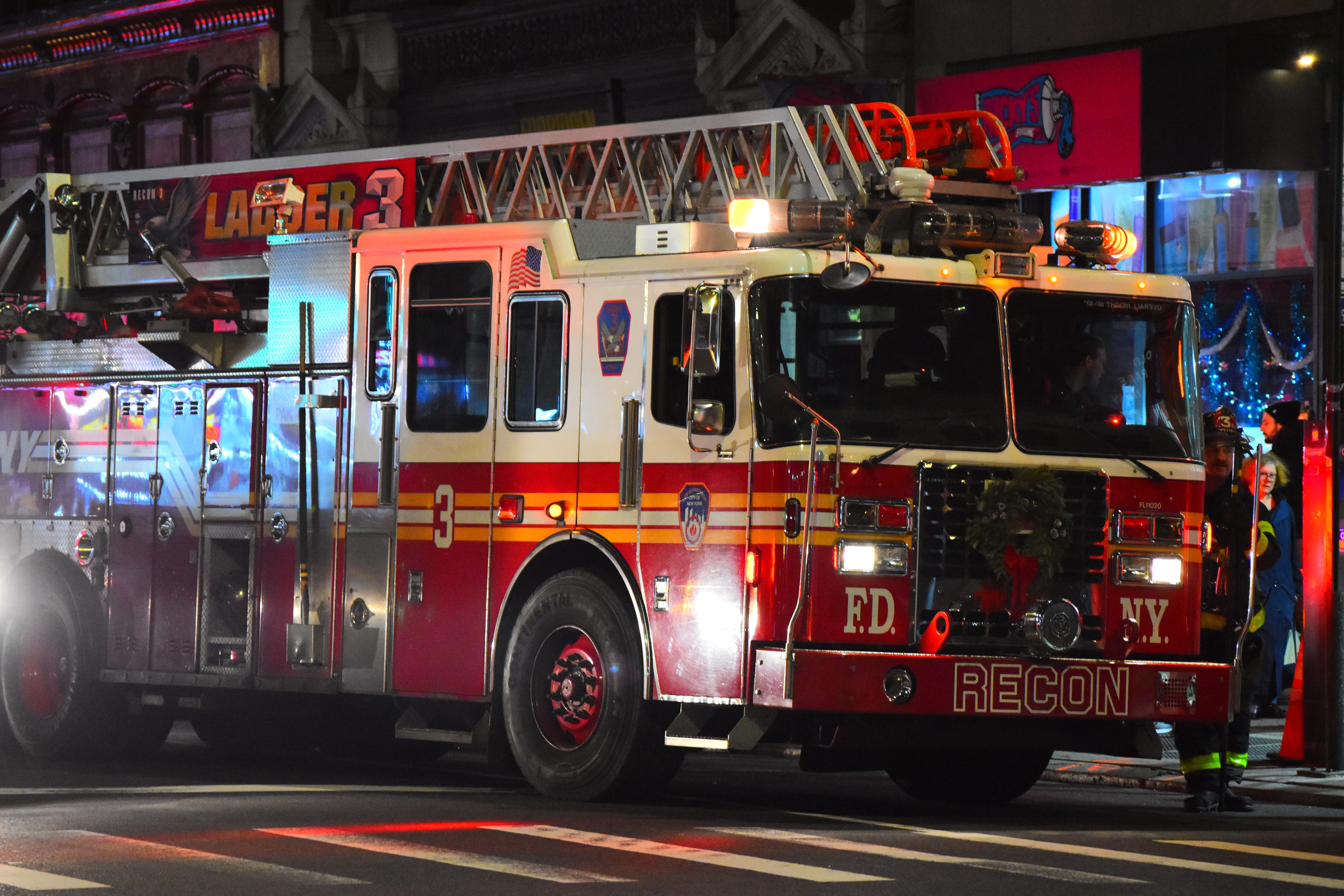 red, motion, protection, incidental people, architecture, street, transportation, land vehicle, mode of transportation, fire department, accidents and disasters, HD Wallpaper