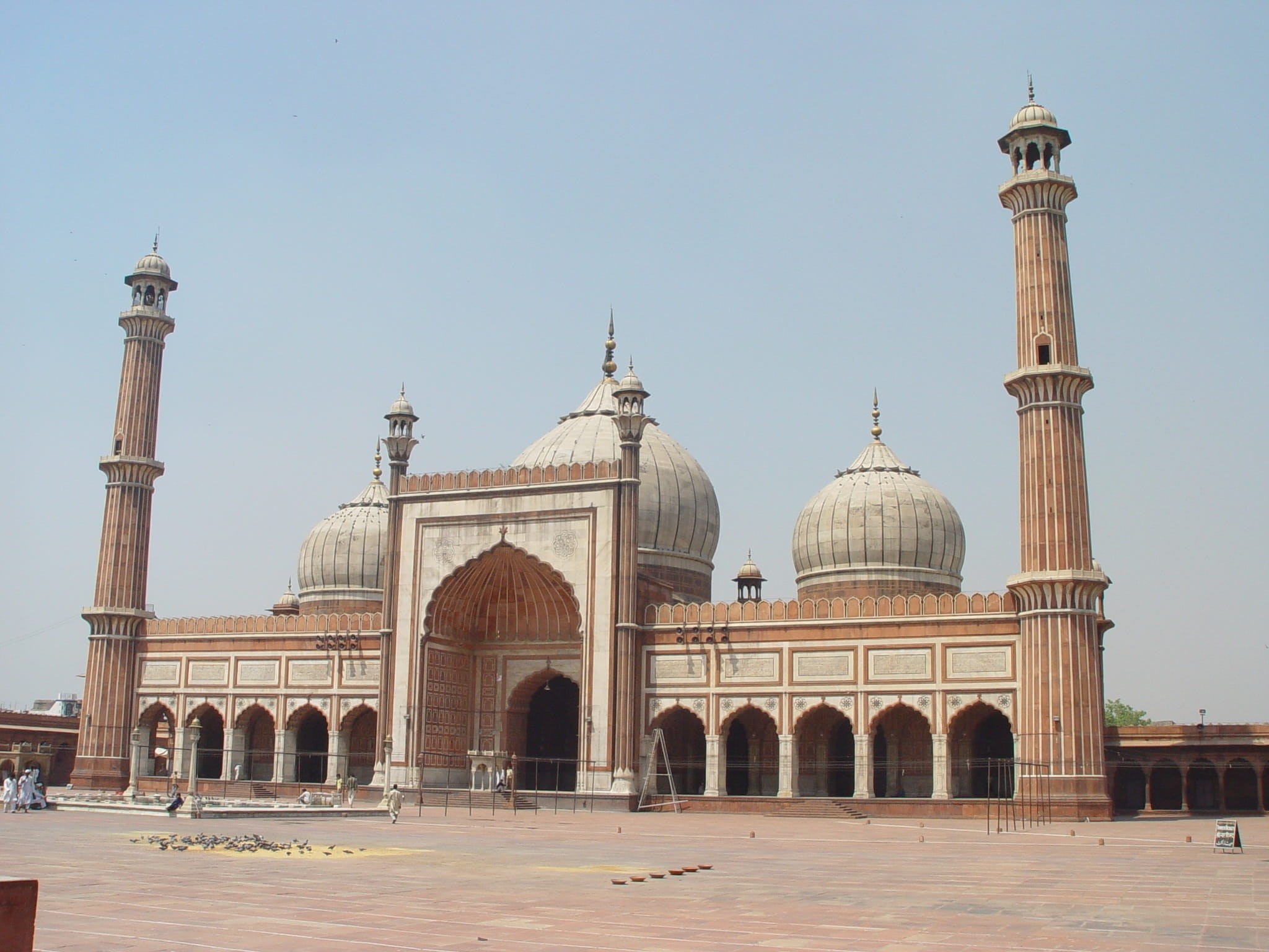 incidental people, sky, travel, built structure, friday mosque, Jama Masjid, place of worship, gray, beige, delhi, 1080P, arch, belief, ancient civilization, HD Wallpaper