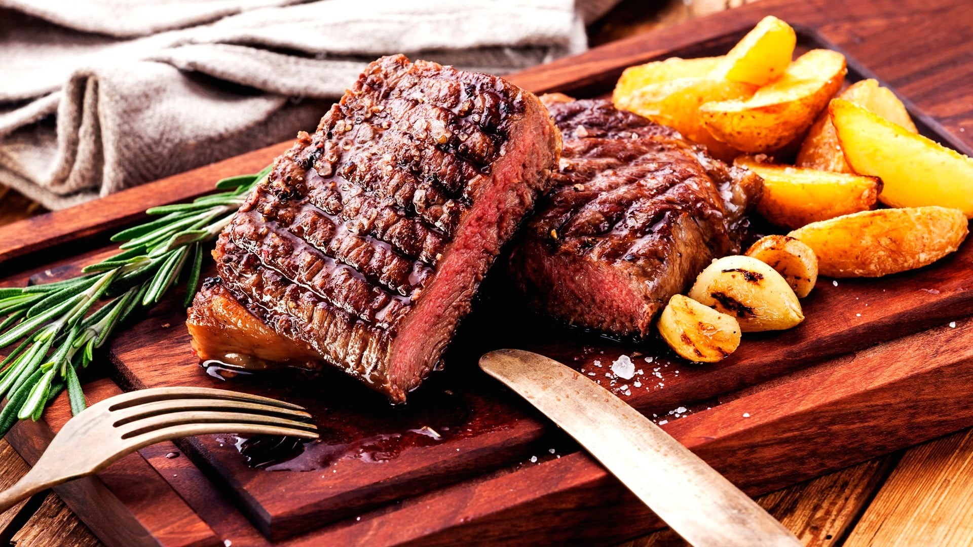 beefsteak, fried, cutting board, meat, 1080P, dish, food, potato, snack, unhealthy eating, french fries, freshness, fast food, potato wedges, prepared potato, HD Wallpaper