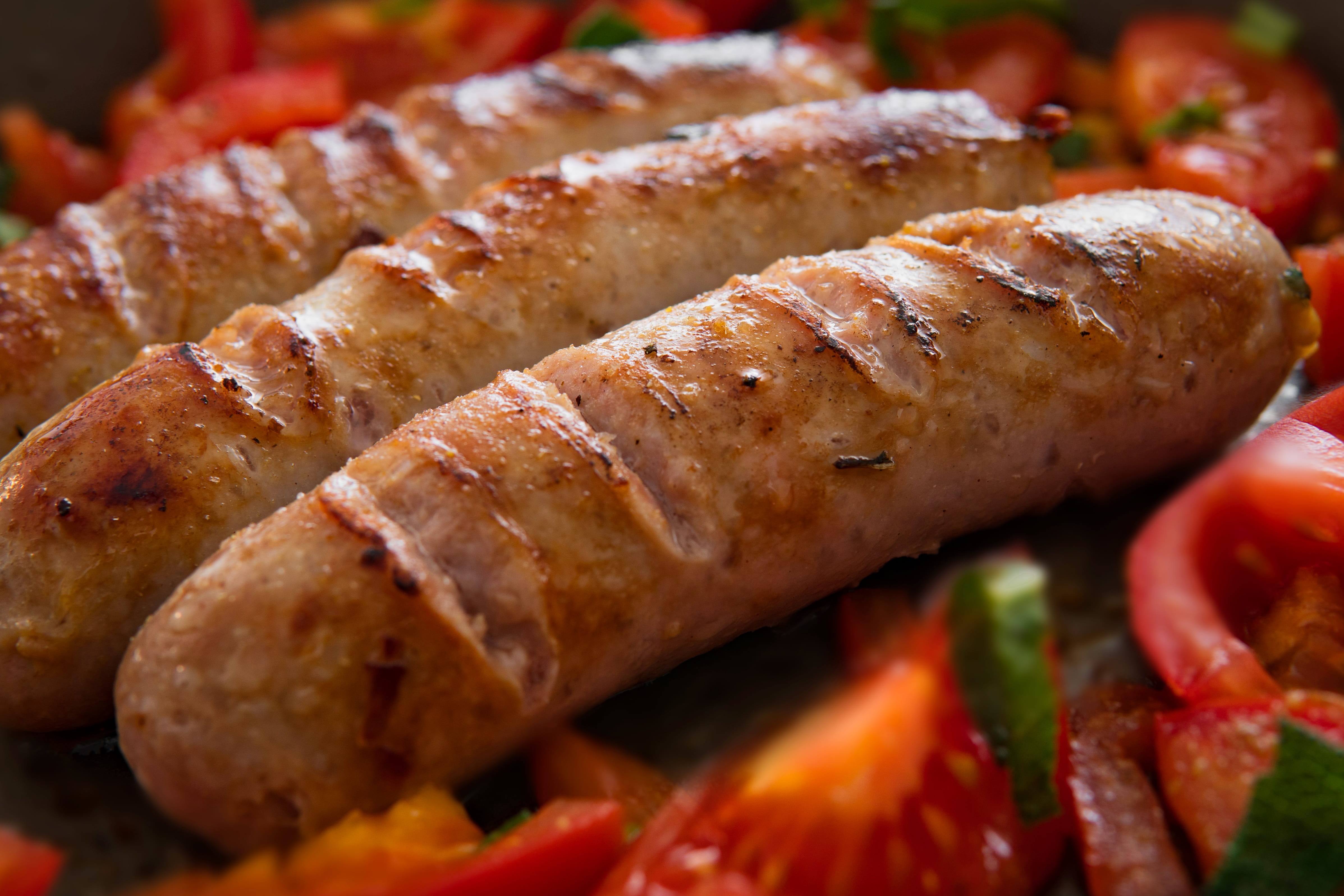 indoors, grilled, food and drink, no people, grilling, barbecue, meat, yummy, wellbeing, tomatoes, pork, selective focus, healthy eating, bbq, vegetable, HD Wallpaper