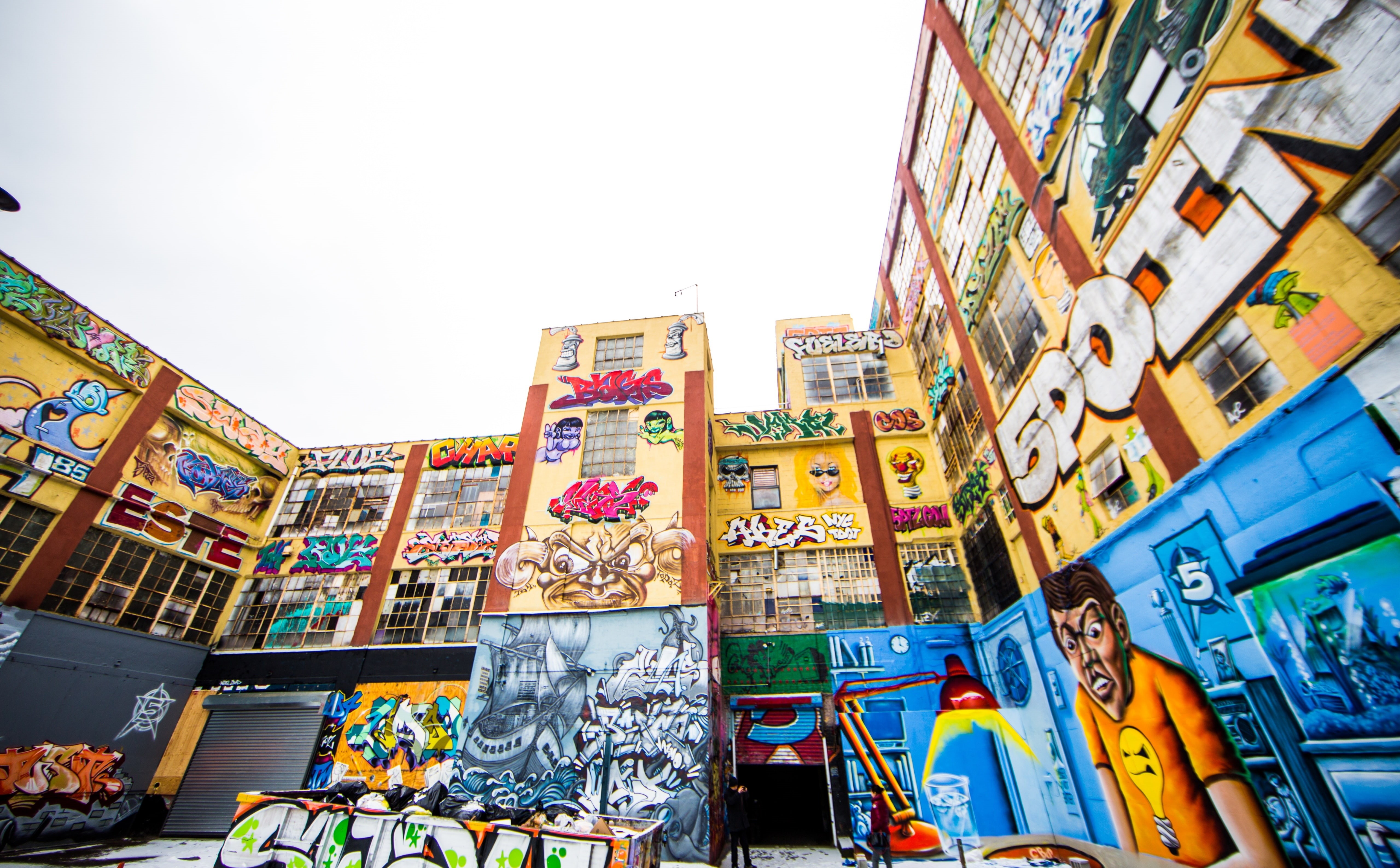 sky, commercial sign, States, Burning, built structure, building, Graffiti, buildings, Manhattan, Brooklyn, Long, Artistic, blue, United, Center, newyork, HD Wallpaper