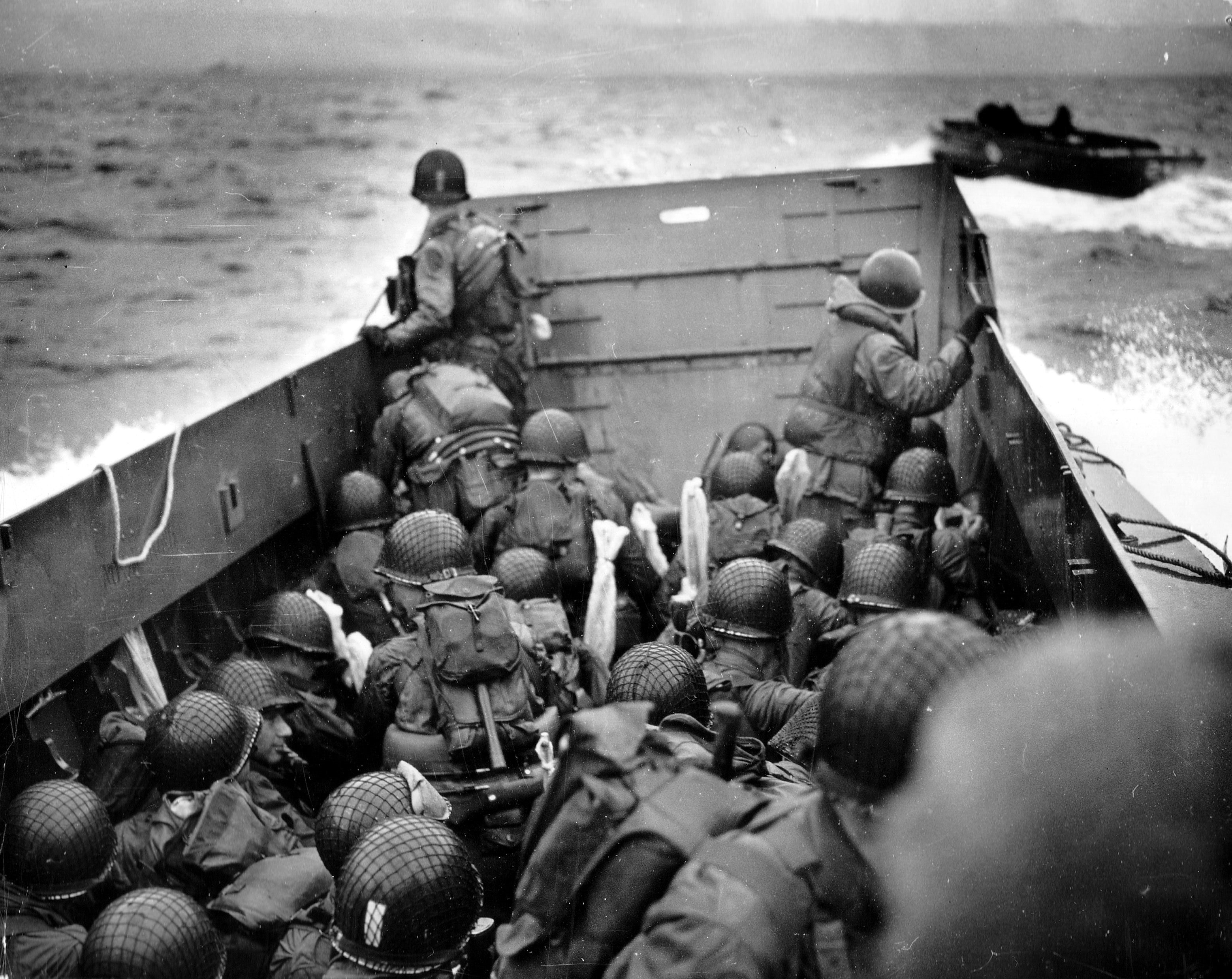 sky, 2K, nature, sailor, people, transportation, armed forces, World War II, fighting, real people, outdoors, government, selective focus, military, soldier, HD Wallpaper