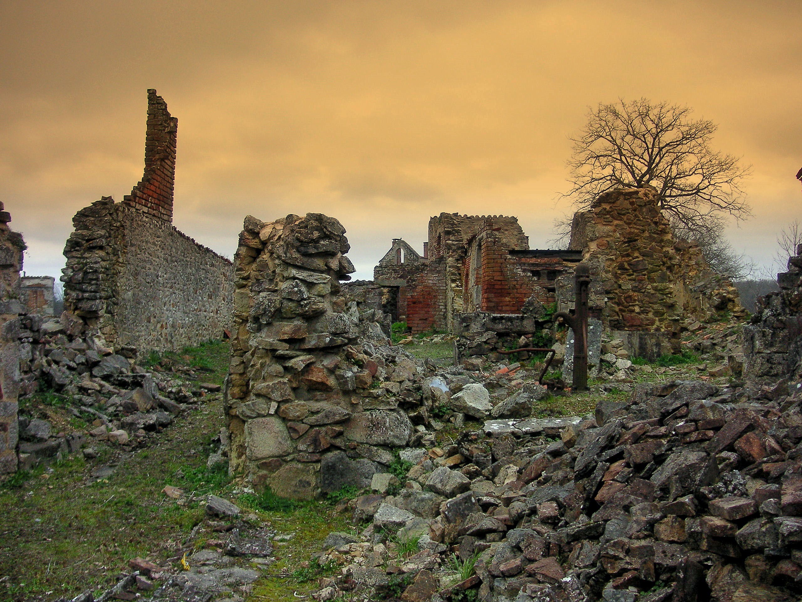 religion, no people, gray, old Ruin, bad condition, nature, plant, outdoors, damaged, building exterior, cloud - sky, destruction, oradour sur glane, destroyed, HD Wallpaper