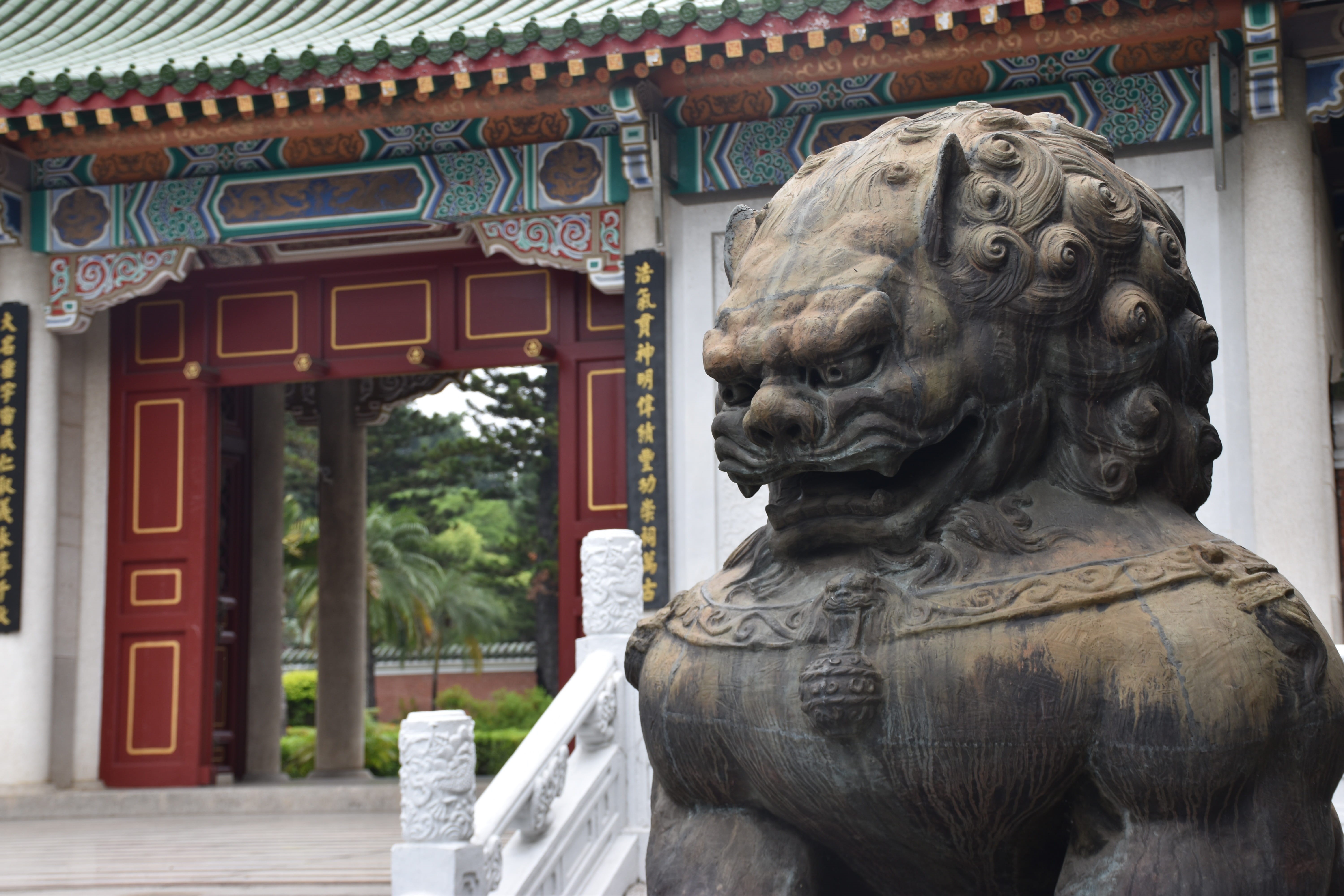 religion, sculpture, lion, culture, building exterior, built structure, architecture, ornate, male likeness, spirituality, historical, taichung, travel, HD Wallpaper