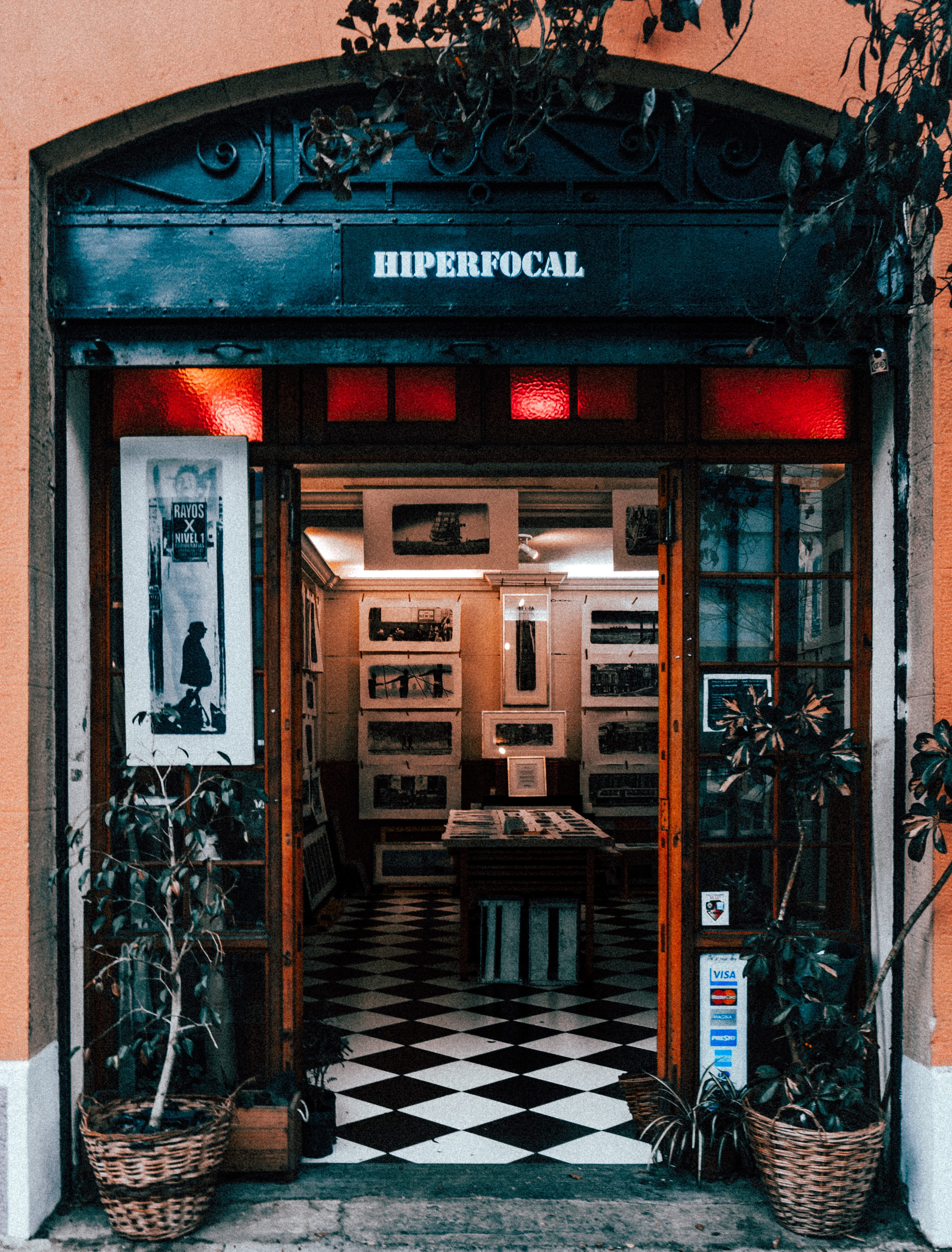 door, chile, hiperfocal, absence, script, no people, architecture, southamerica, 4K, suramerica, sudamerica, americalatina, entrance, communication, built structure, Phone HD Wallpaper