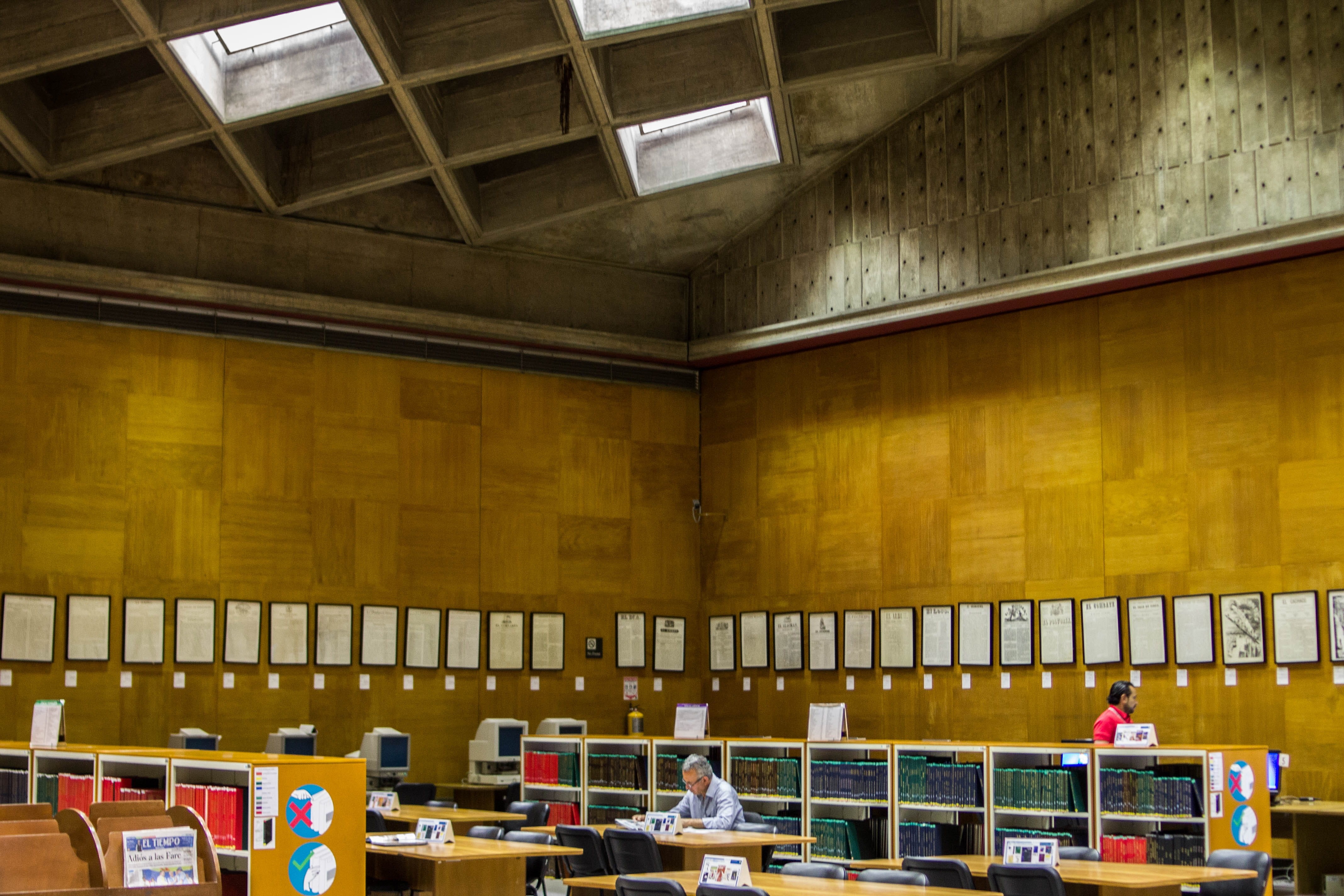 occupation, table, studying, group of people, furniture, education, teenager, seat, colombia, desk, bogotá, business, indoors, meeting, people, chair, school, HD Wallpaper