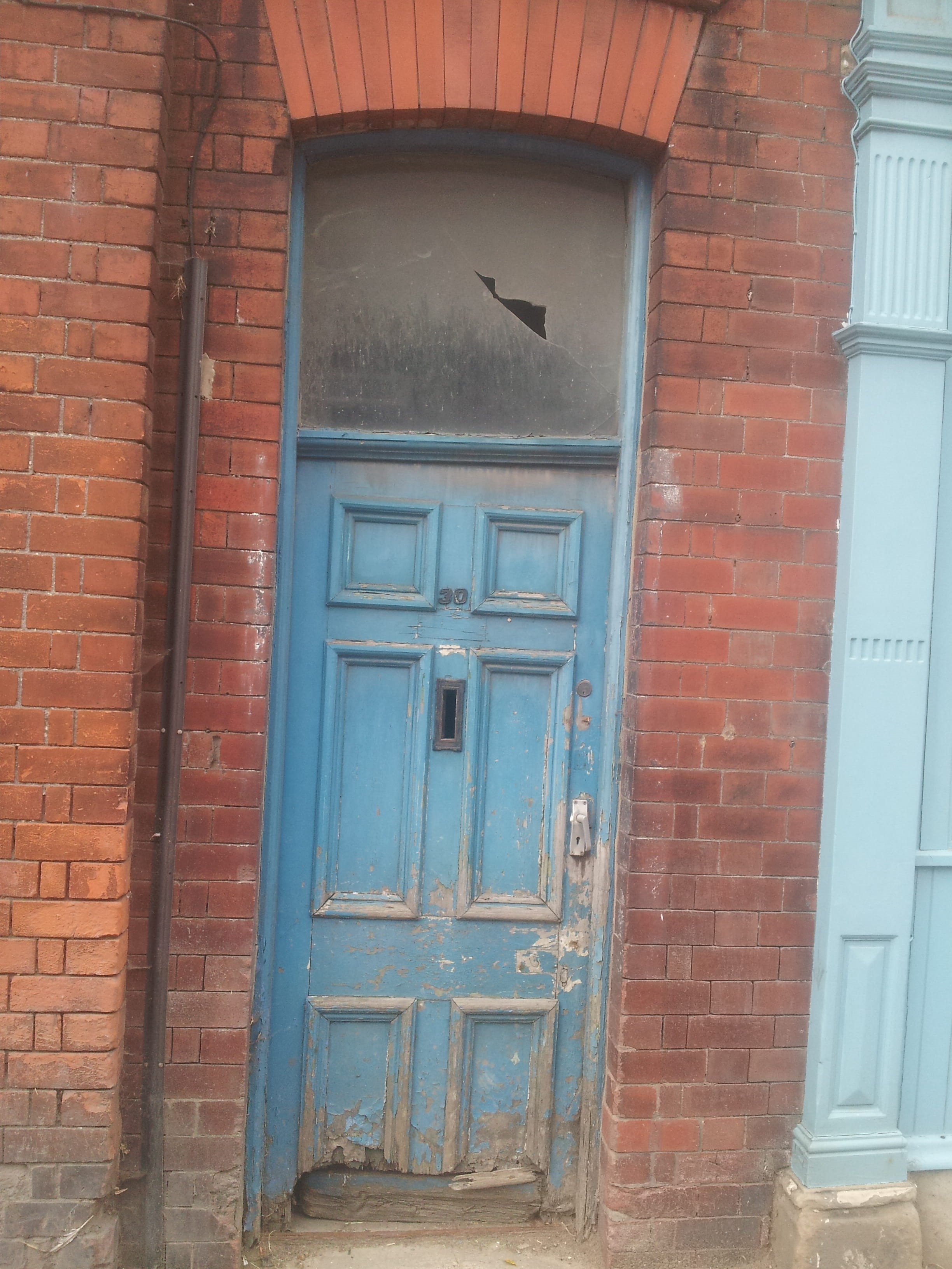 closed, building, norton, day, no people, house, wall - building feature, safety, residential district, building exterior, protection, distressed door, Phone HD Wallpaper