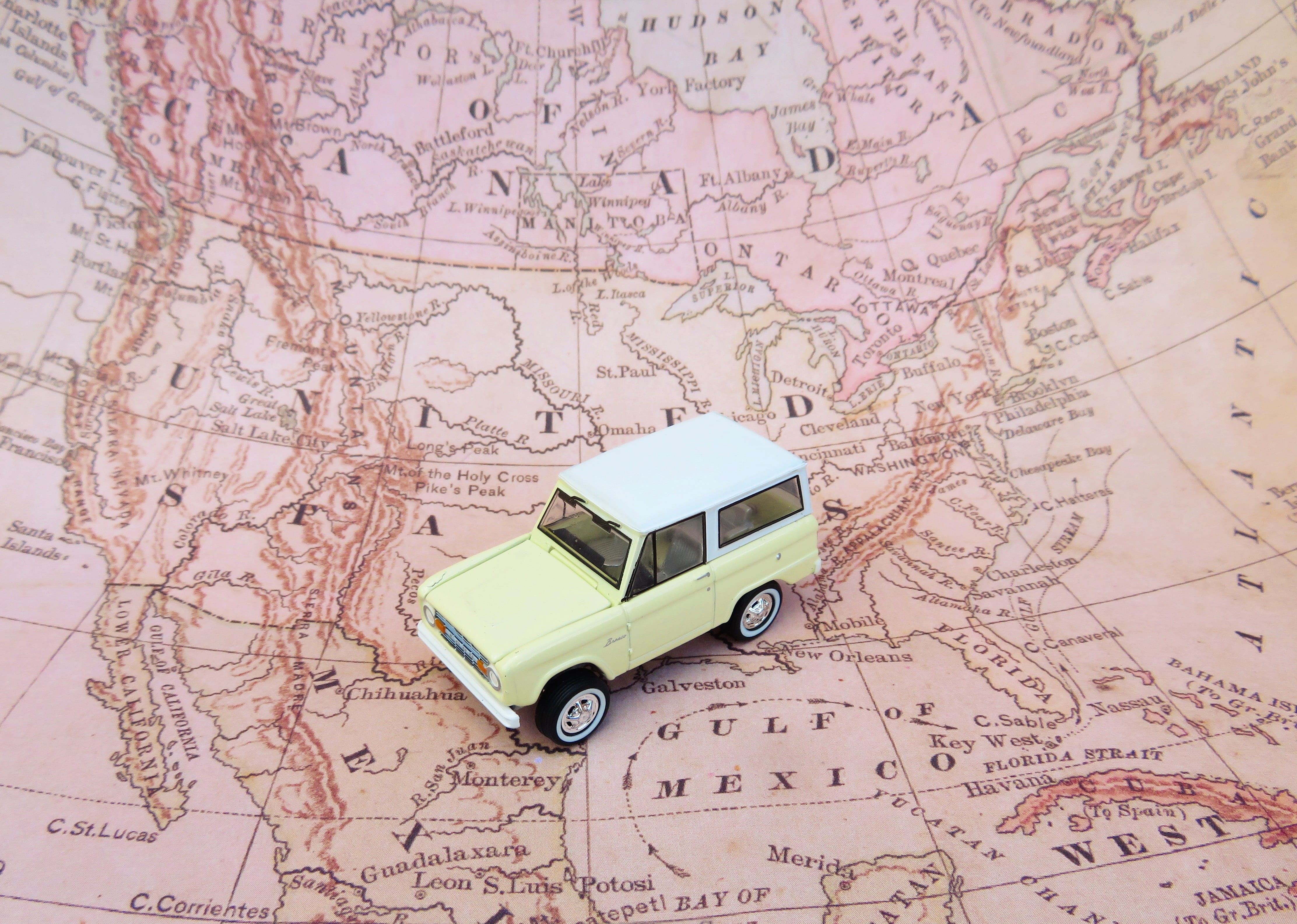 driving, transportation, route, still life, high angle view, land vehicle, toy, no people, indoors, map, cartography, direction, road trip, beige, suv, HD Wallpaper