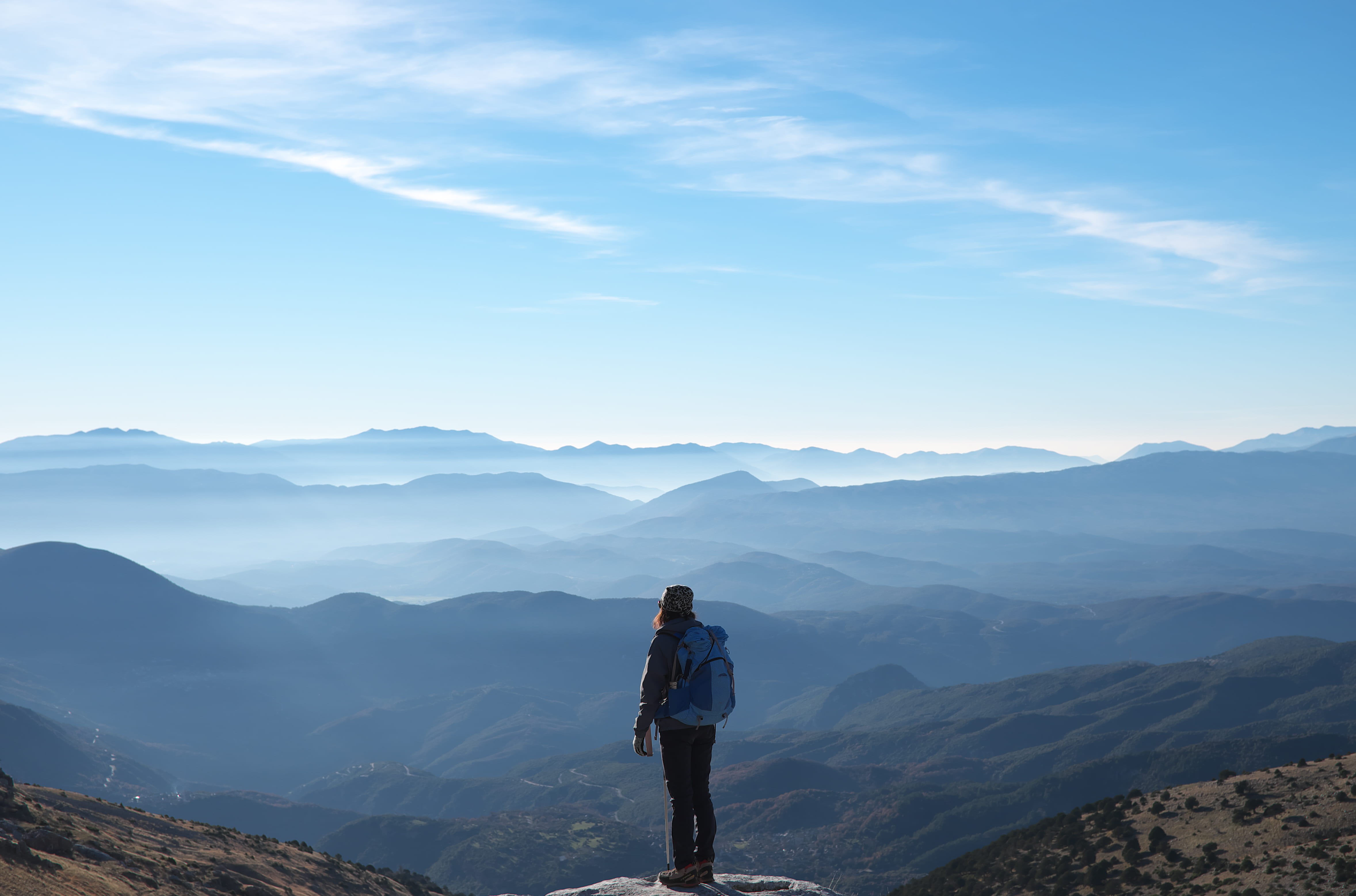 explore, papingo, wearing, cliff, front, holiday, tymfi, blue sky, adventure, outdoor, real people, lifestyles, rear view, zagori, standing, horizon, mountains, HD Wallpaper
