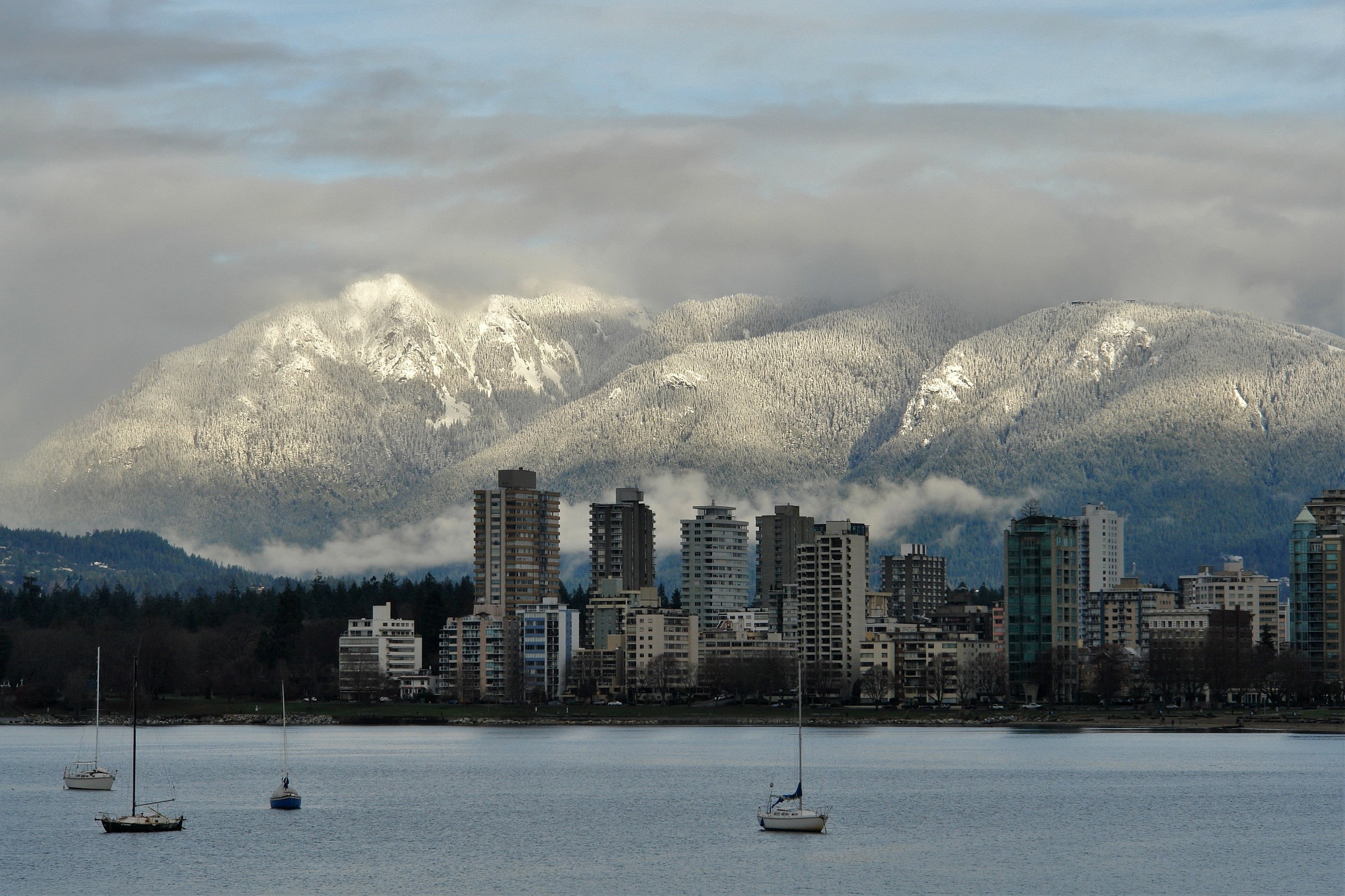 panorama, north shore mountains, buildings, skyline, building exterior, urban, british columbia, snow, cold temperature, sky, no people, office building exterior, HD Wallpaper