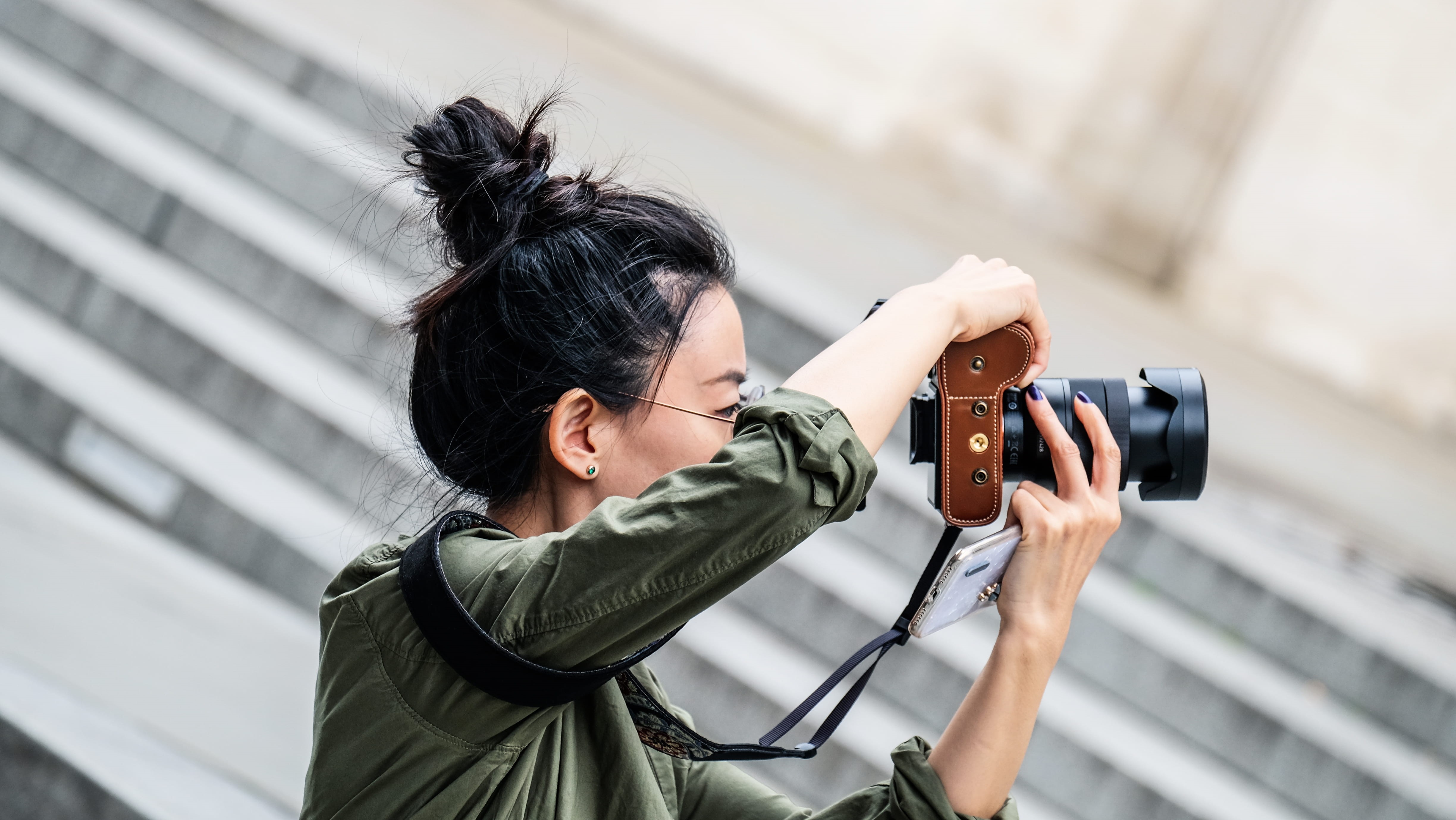 travel, portrait, holding, hobbies, women, taking photo, urban Scene, technology, taking, one Person, beauty, tourist, camera - Photographic Equipment, HD Wallpaper