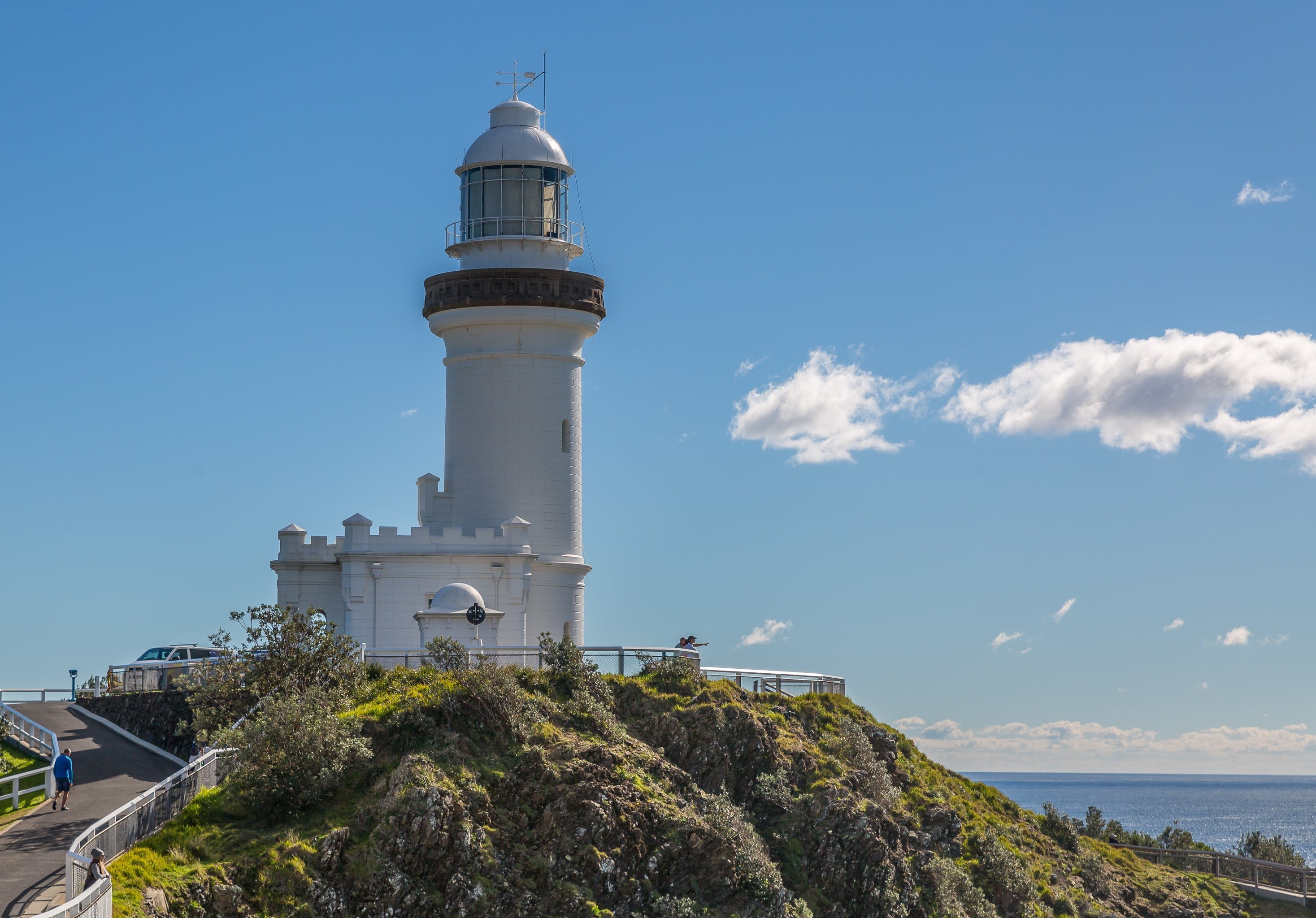 australia, direction, cliff, beacon, near, 2K, guidance, tower, sea, day, landmark, coastline, cloud - sky, white, plant, nature, building, navigation, HD Wallpaper