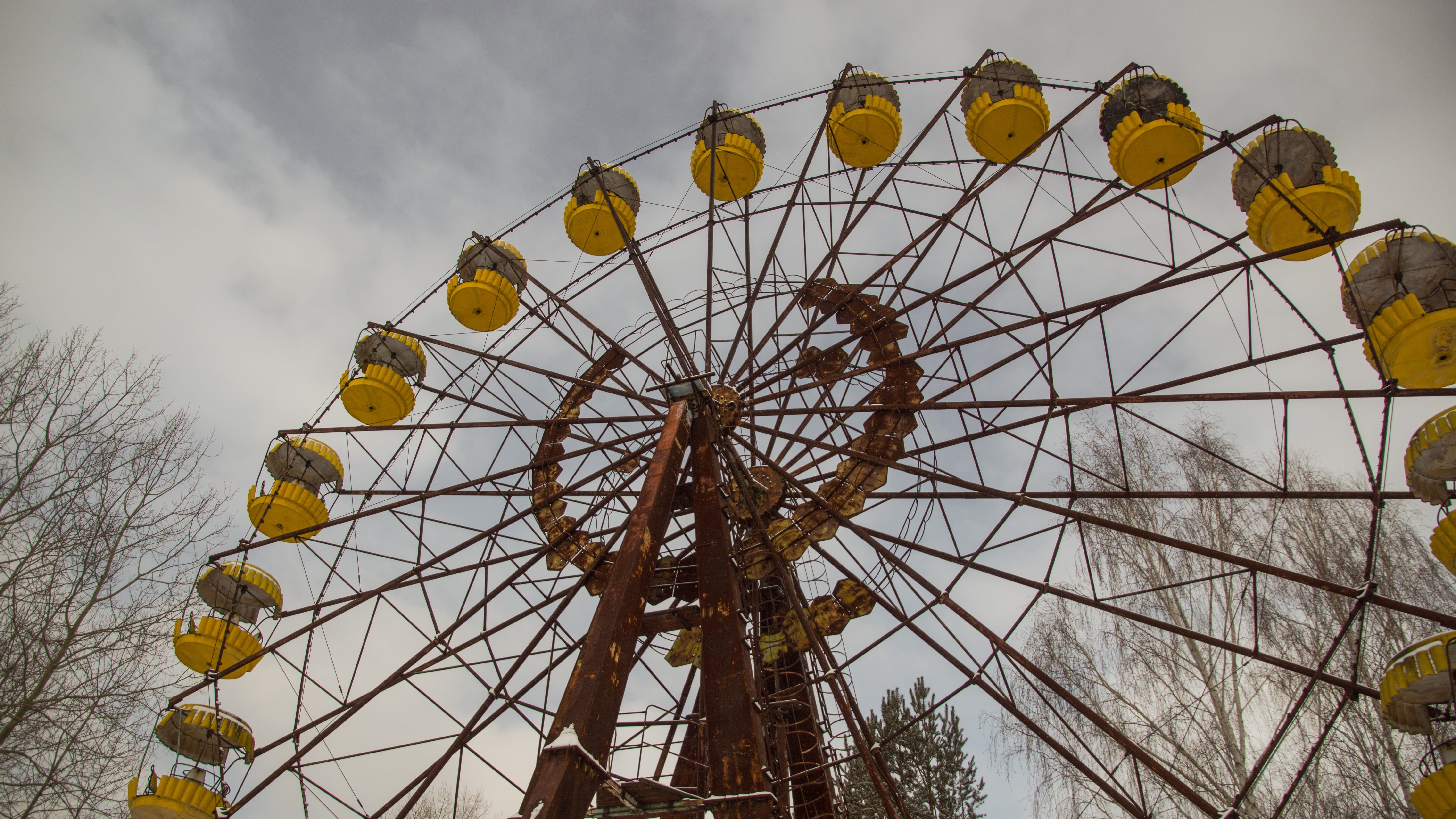 carnival, circle, 5K, yellow, outdoors, arts culture and entertainment, architecture, ussr, amusement ride, fairground, rust, ukraine, urban, amusement, HD Wallpaper