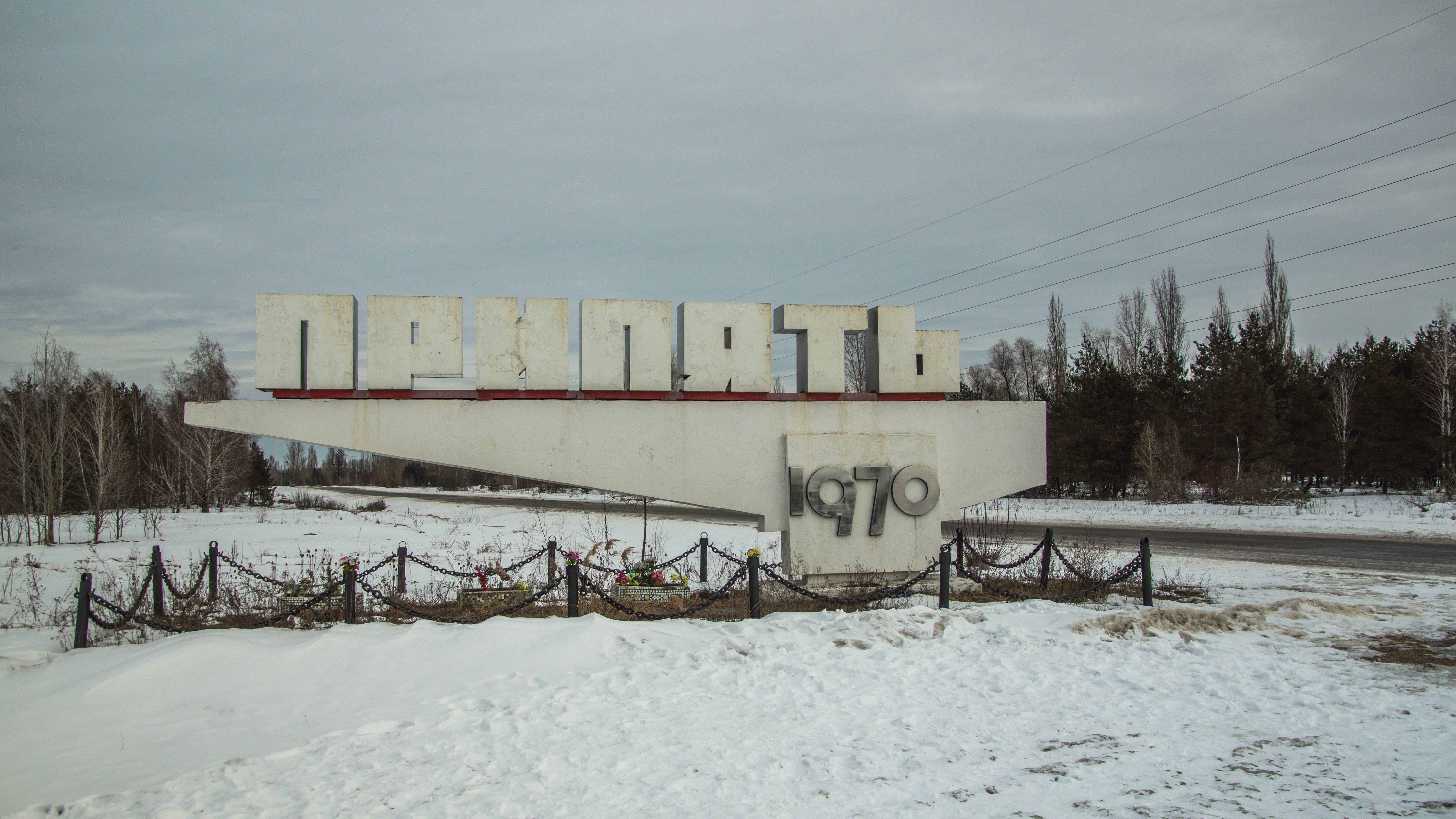 winter, cloud - sky, city sign, no people, forgotten, electricity, cold temperature, 5K, ukraine, ghost town, broken, disaster, outdoors, weathered, abandoned, HD Wallpaper