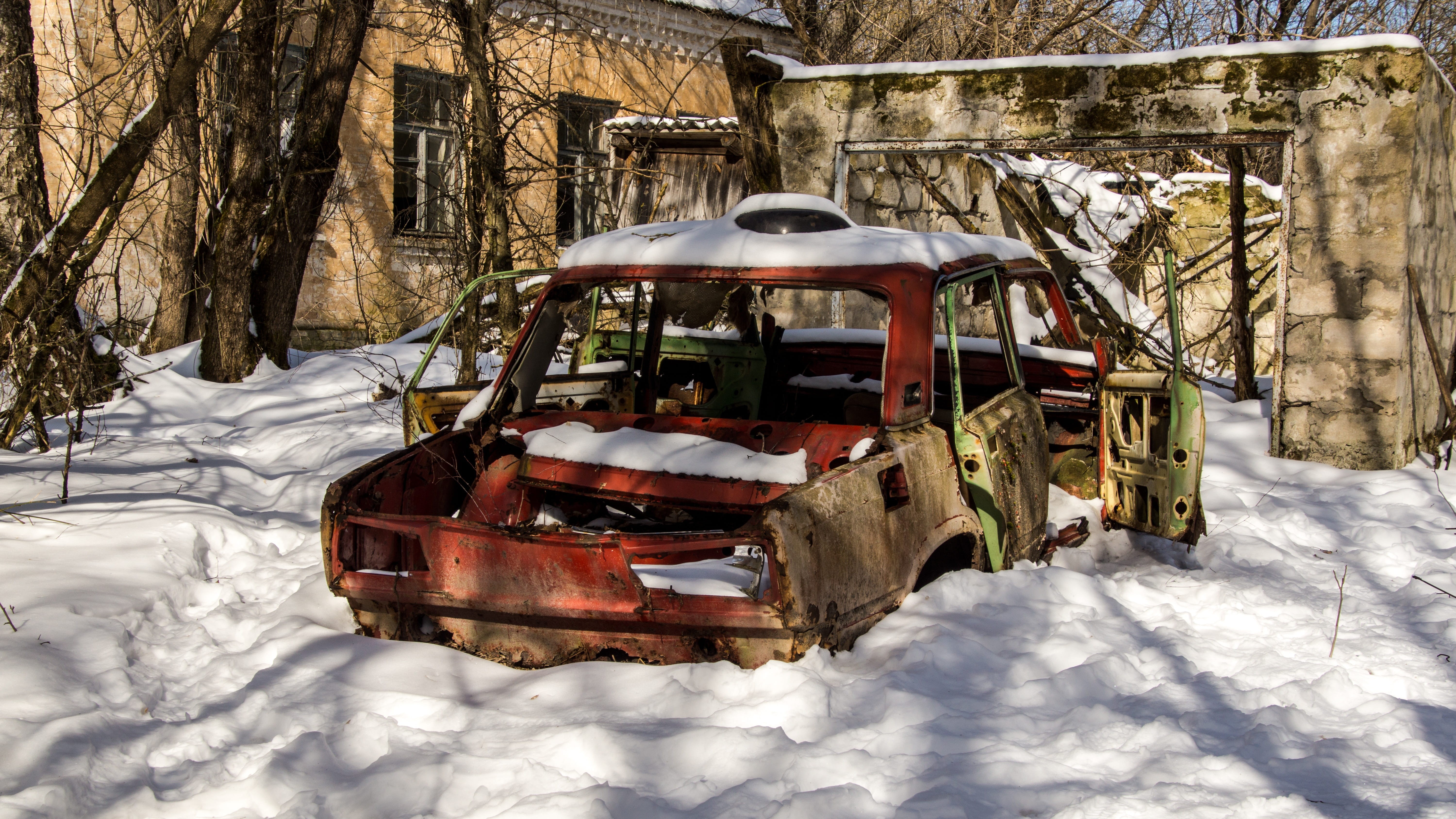 winter, mode of transportation, white, outdoors, cold, disaster, explorer, ghost town, motor vehicle, 5K, forgotten, white color, exclusion zone, ruin, HD Wallpaper