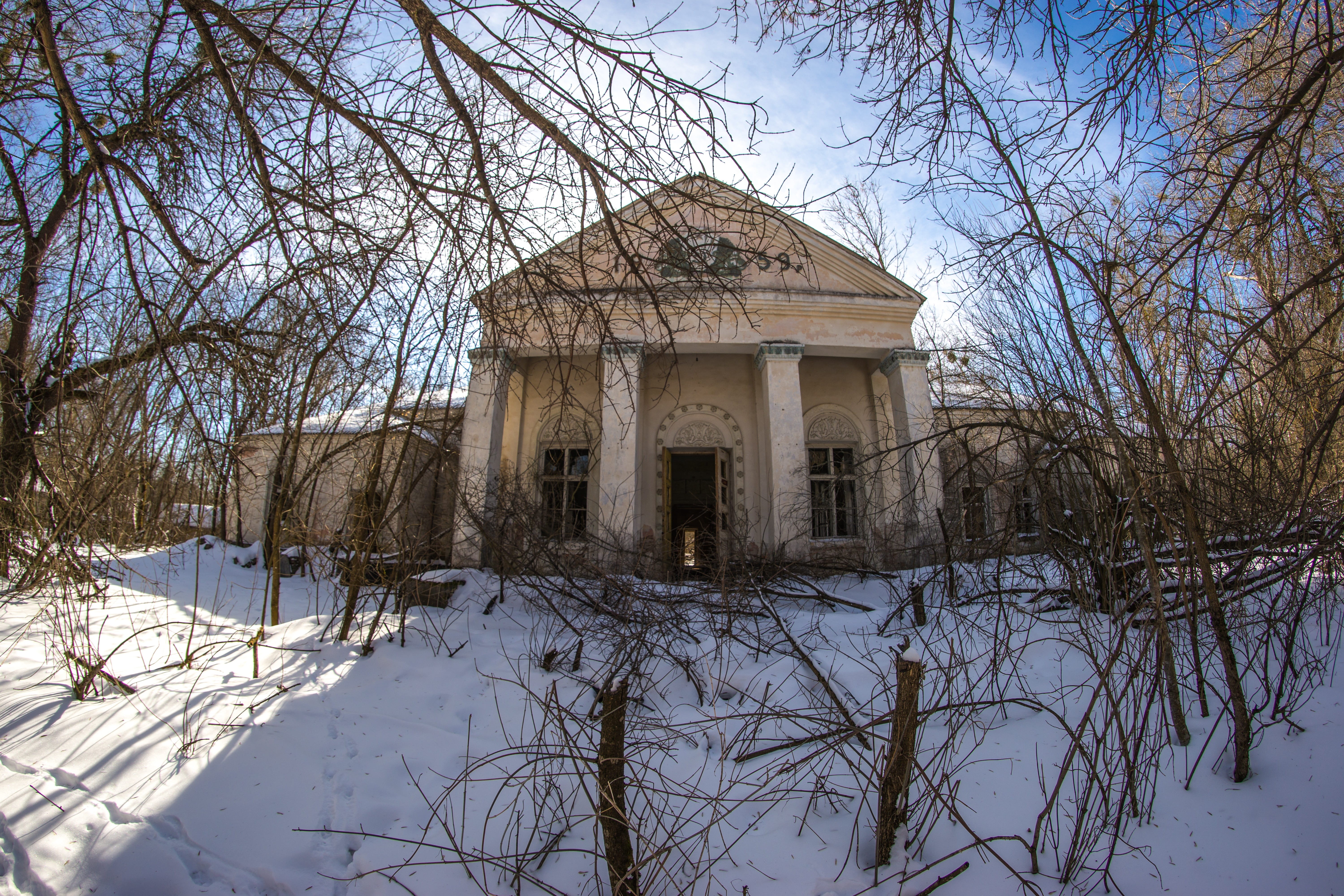 cold, aged, disaster, architecture, damaged, pripyat, abandoned, sky, tree, covering, empty, culture palace, field, building, weathered, ruin, ruined, exclusion zone, HD Wallpaper