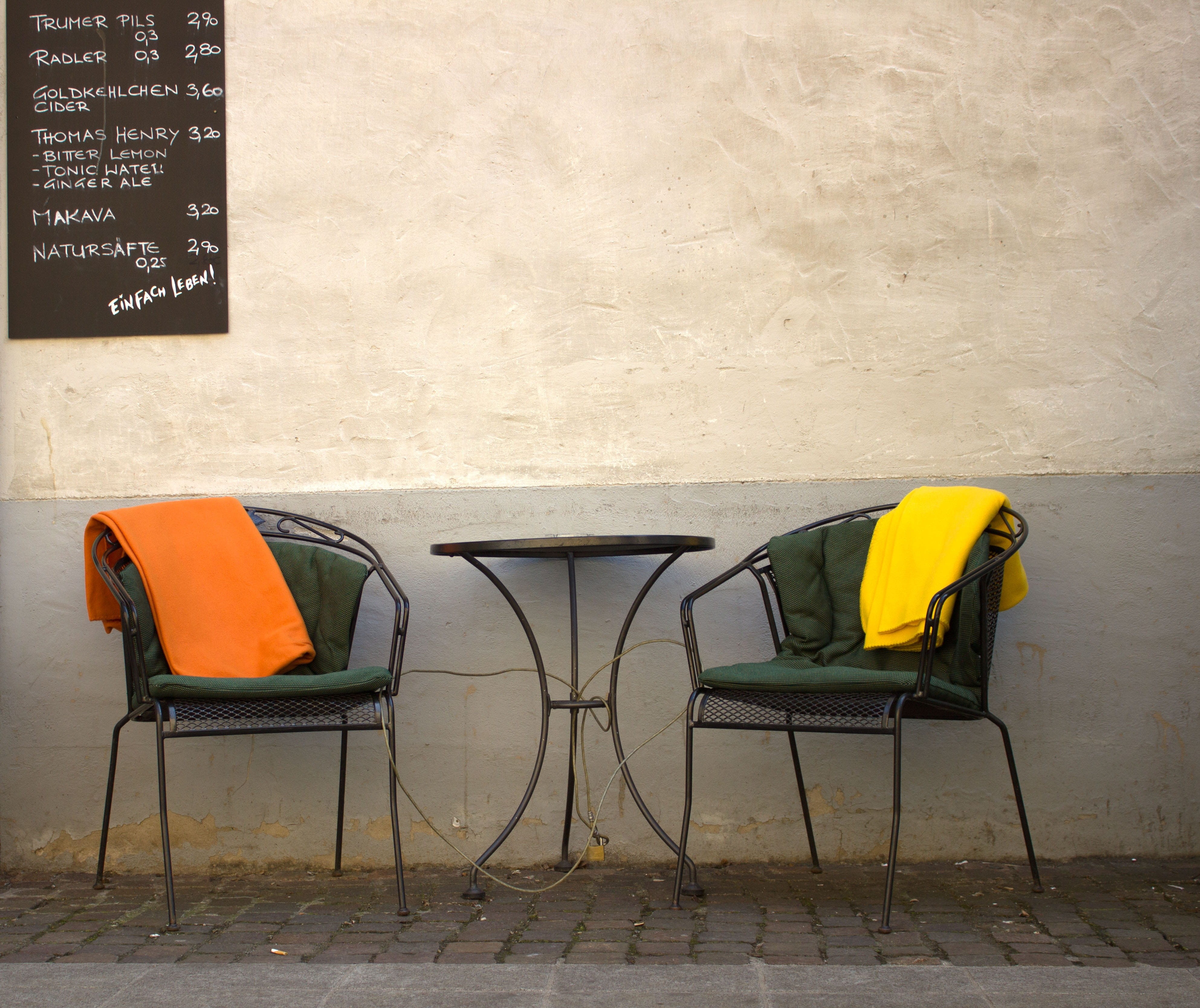 4K, day, yellow, still, classroom, table, furniture pieces, blackboard, architecture, furniture, Chair, built structure, indoors, cafe, no people, absence, HD Wallpaper