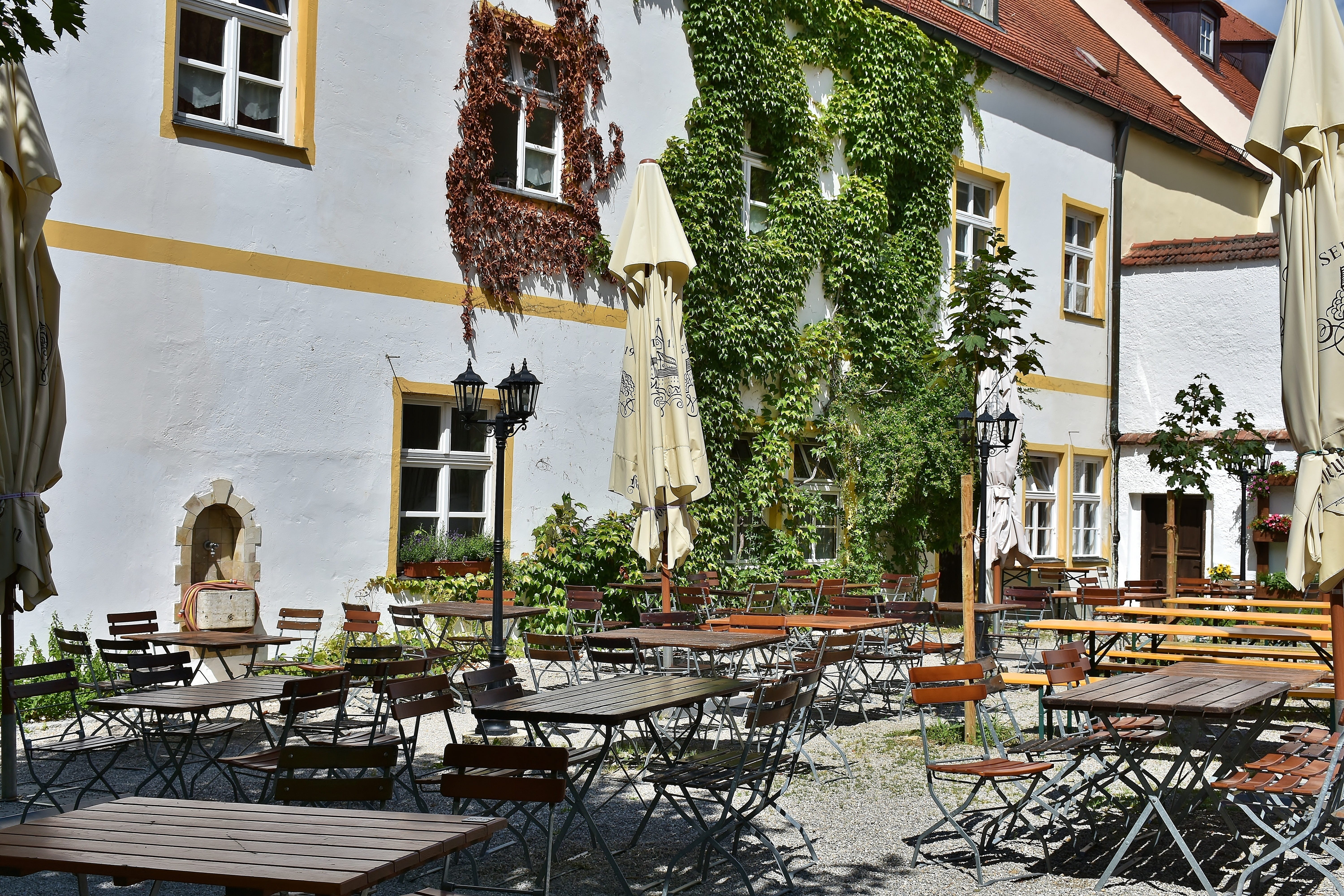 building Exterior, drink, cafe, outdoors, 5K, europe, nature, beer, tree, outside catering, seat, eat, near, village, street, Beer Garden, out, built structure, HD Wallpaper