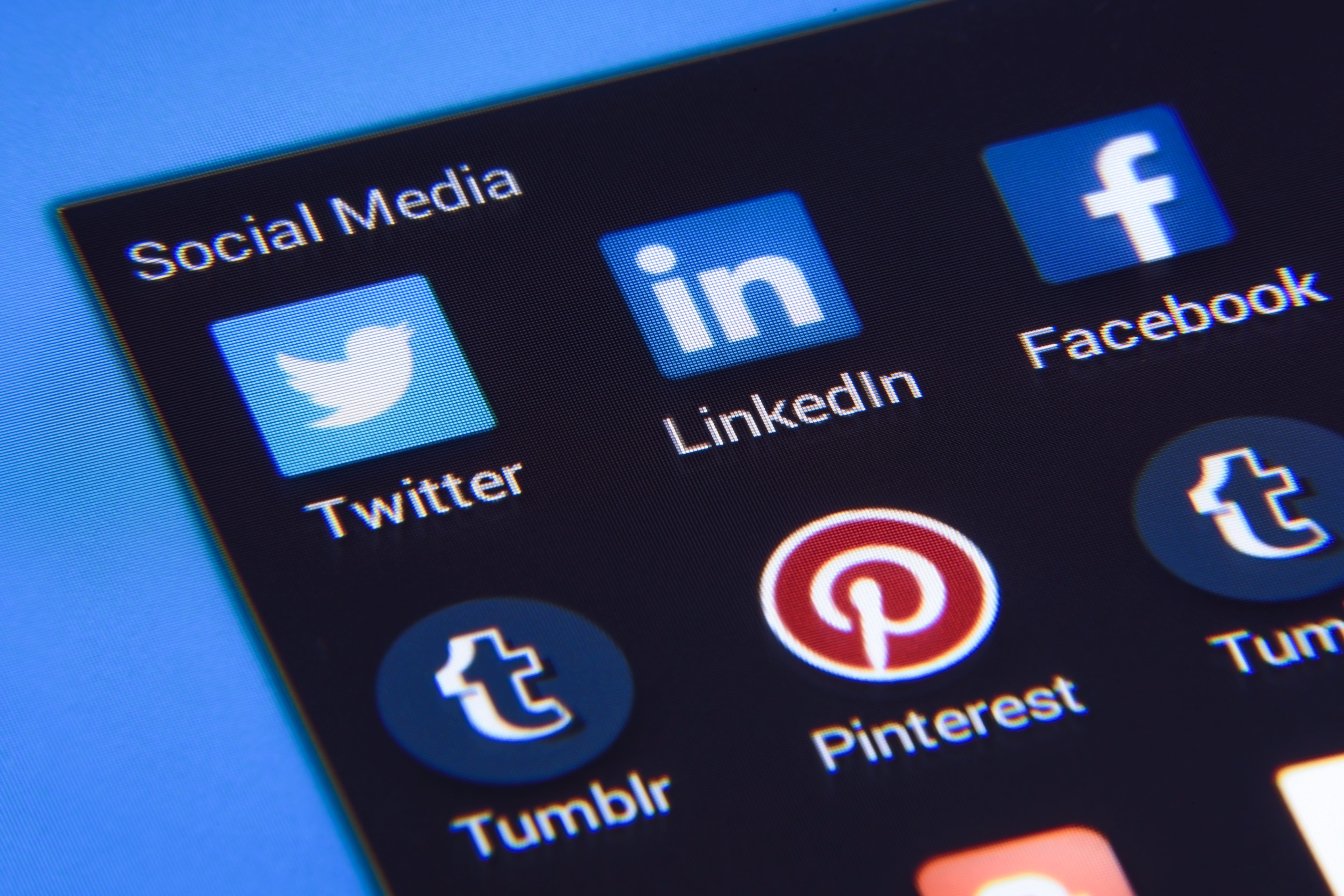 control, twitter, indoors, full frame, smartphone, brand, sign, technologist, action, mobile, marketing, internet, illuminated, tilt, pinterest, text, network, HD Wallpaper