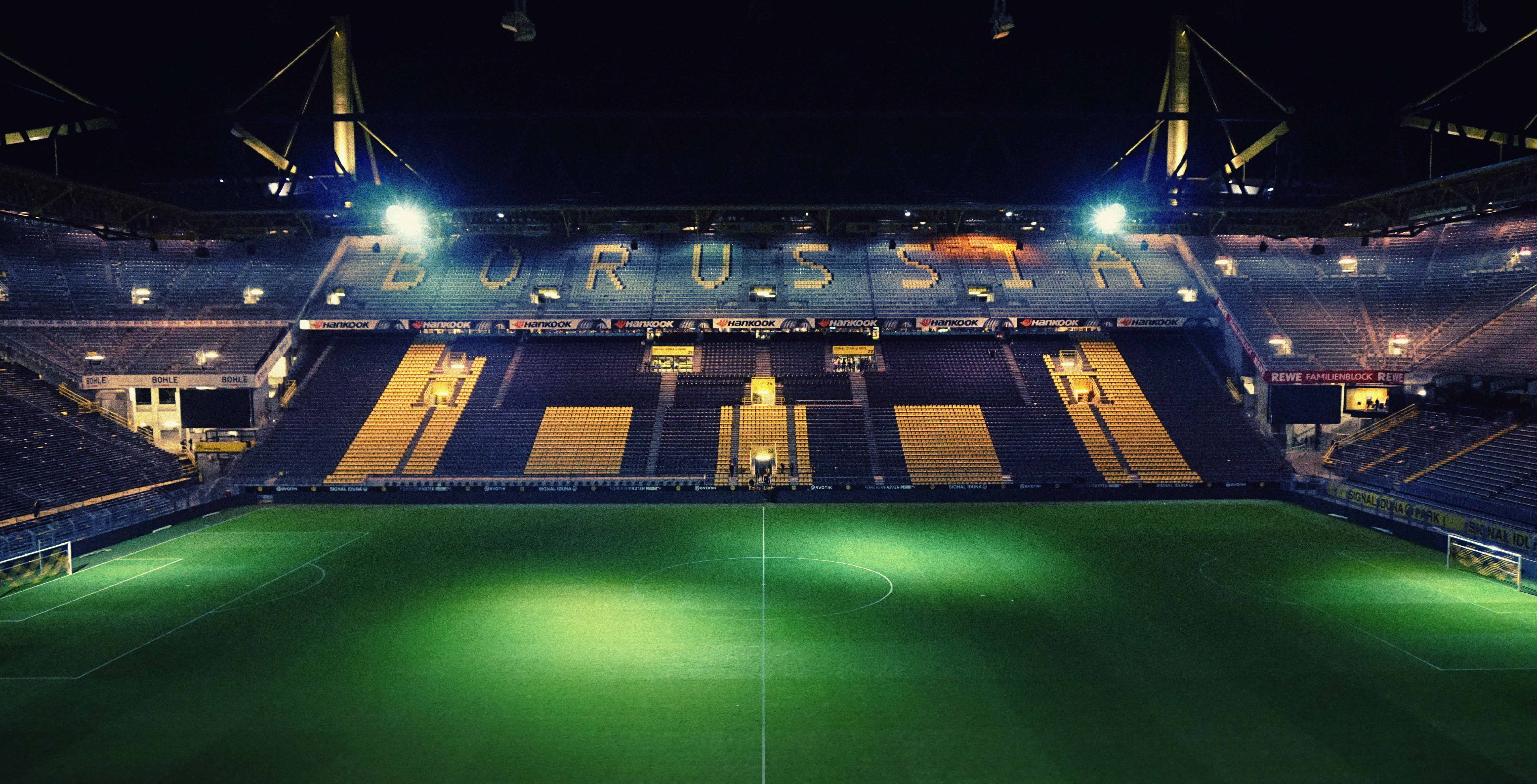 match - sport, high angle view, arts culture and entertainment, lights, russia, architecture, gymnasium, no people, built structure, night, nightlife, game, HD Wallpaper