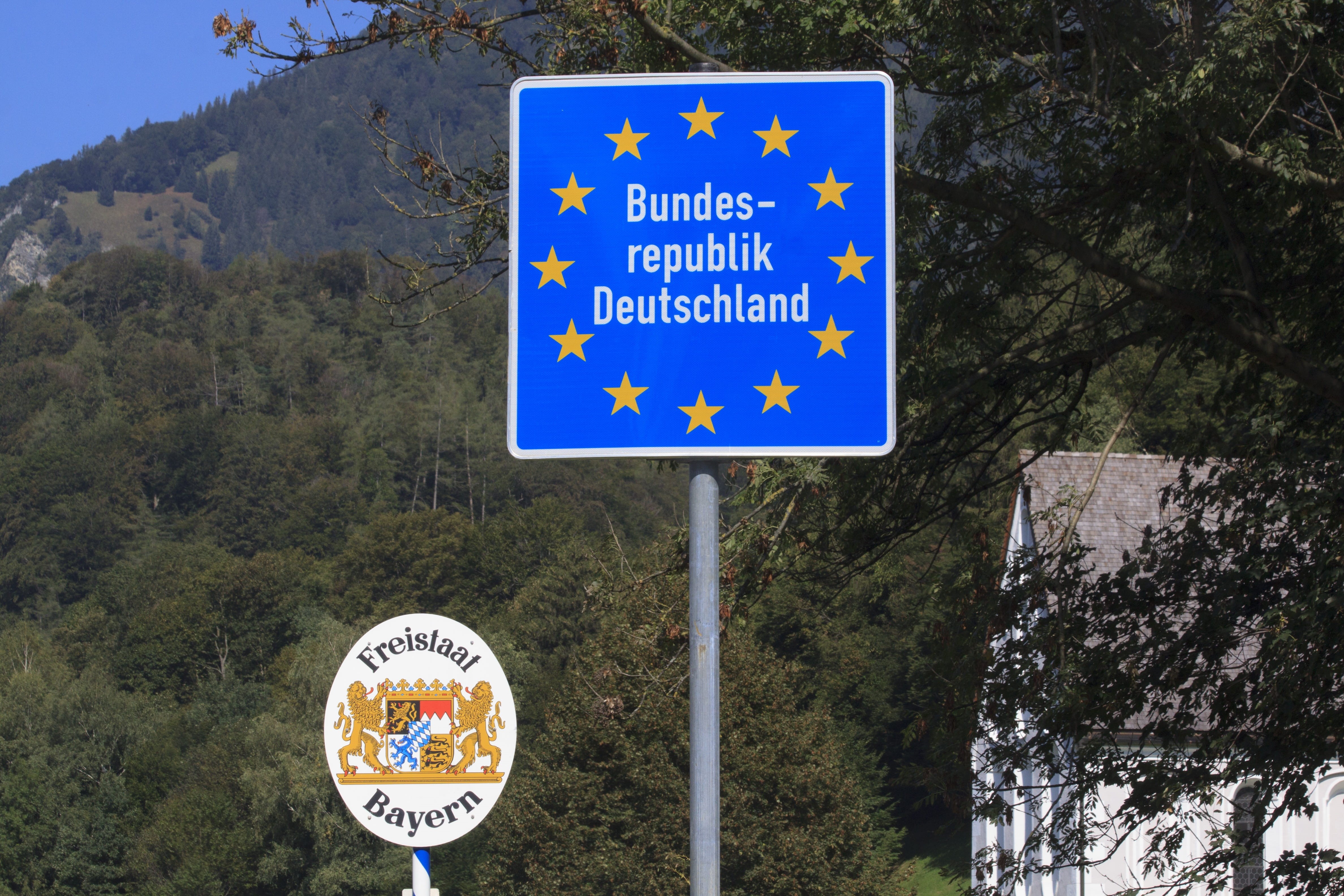 arrow symbol, outdoors, text, austria, states of america, information, nature, country, tree, eu, guidance, blue, script, day, european union, travel, sign, HD Wallpaper