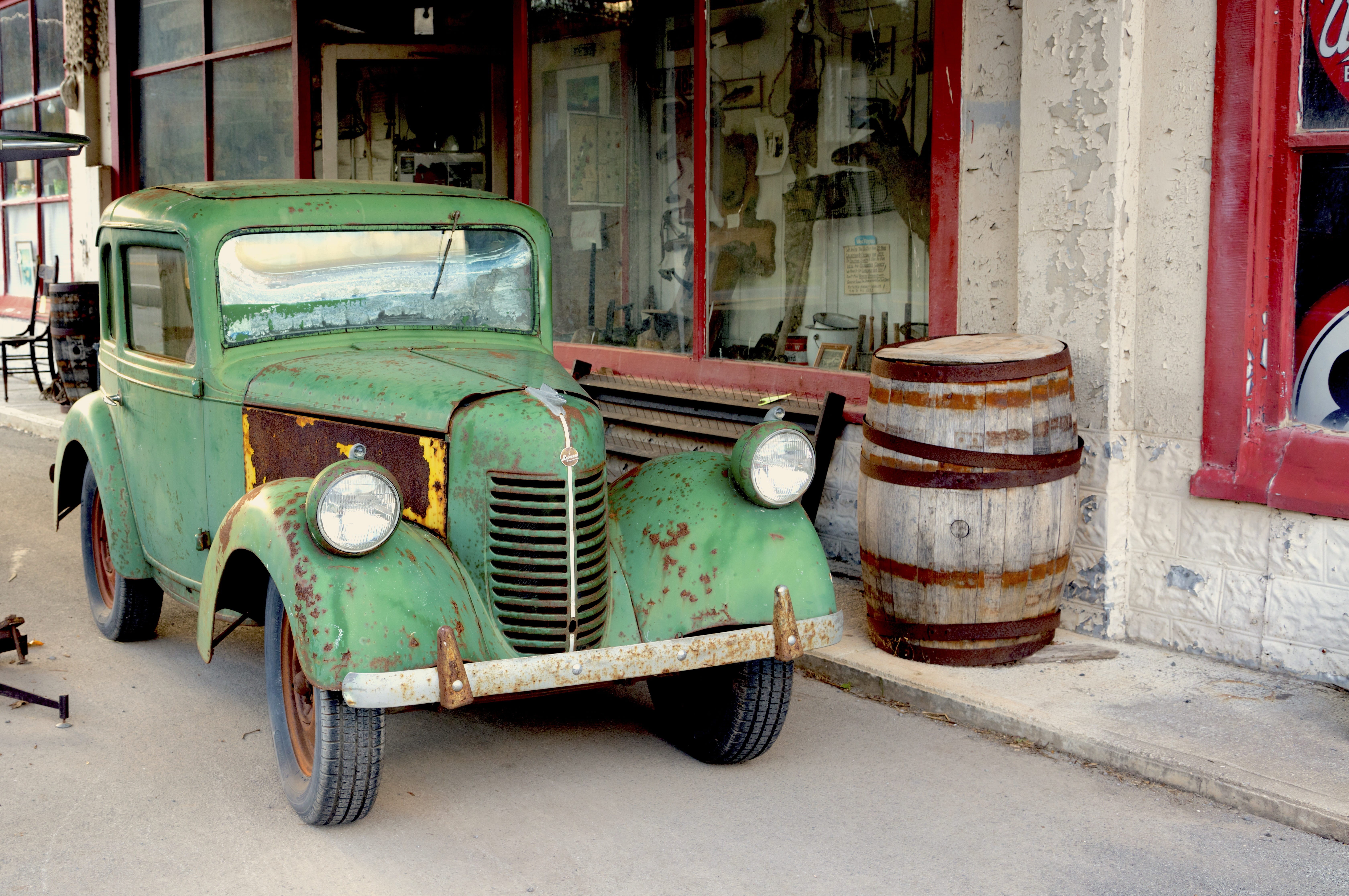 antique, american car, vintage car, us car, beside, classic, Auto, day, garage, building, mode of transport, outdoors, vehicle, retro styled, motor vehicle, HD Wallpaper
